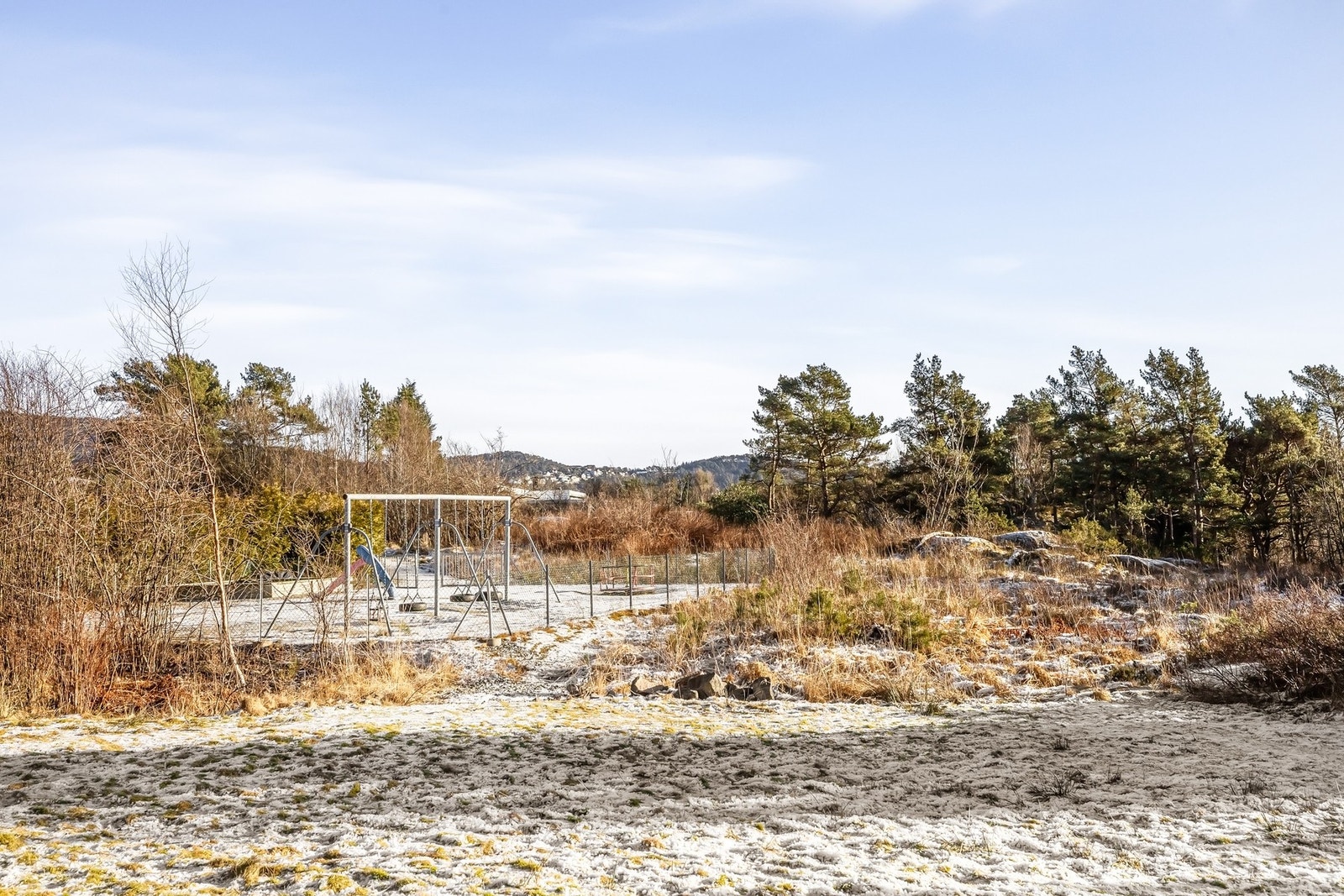 Området rundt er svært barnevennlig med kort gange til skole og barnehage Galleribilde