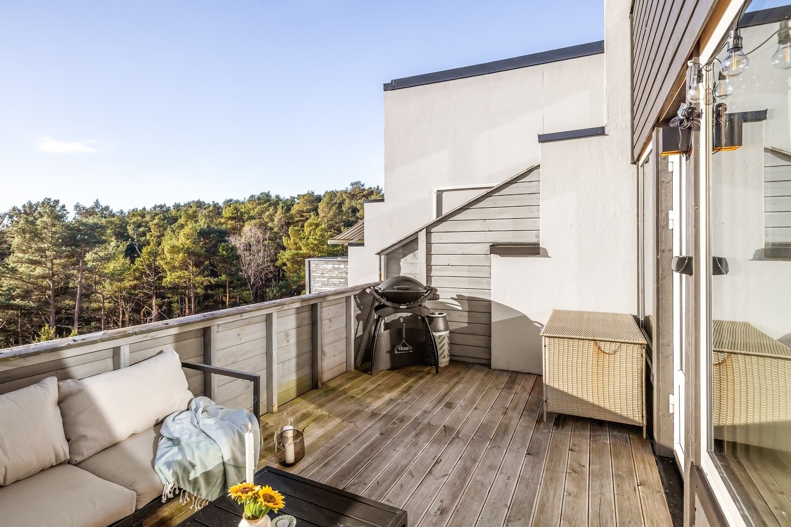 Huset er sørvestvendt, slik at du får optimale solforhold Galleribilde