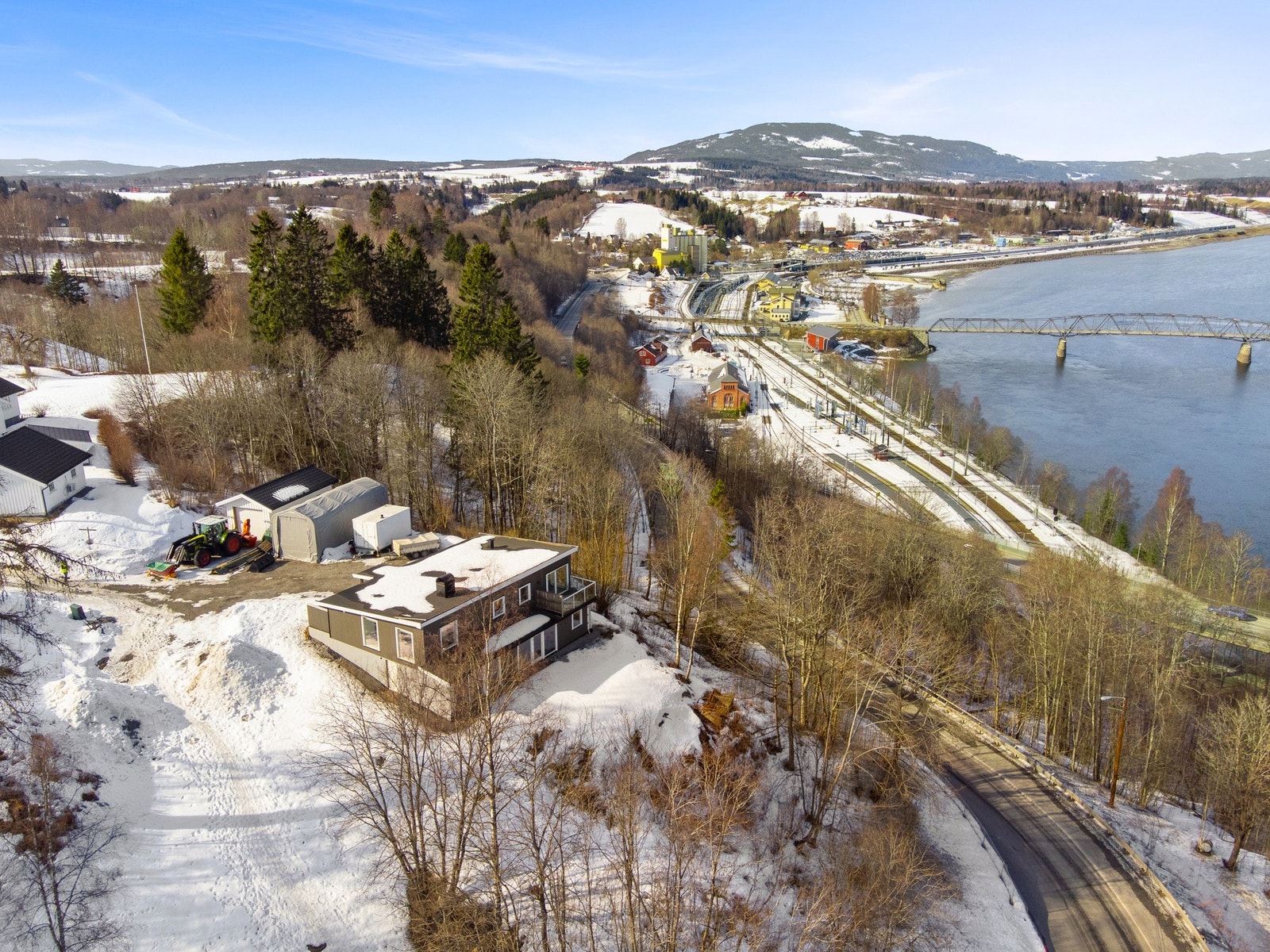 Gode sol og lysforhold med gode tur og friluftsmuligheter i nærområdet. Galleribilde