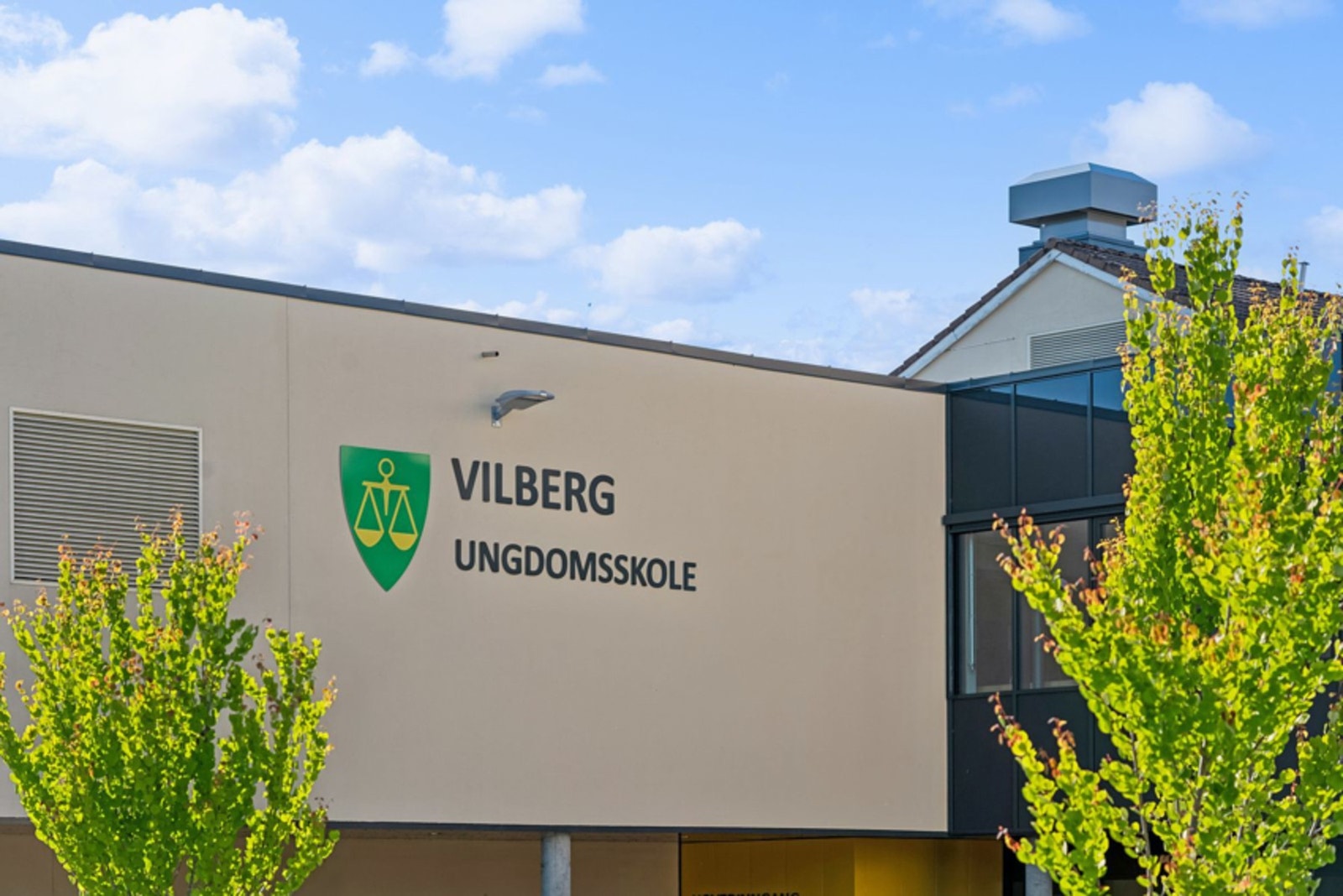 Vilberg ungdomsskole ligger 4,5km unna. Galleribilde