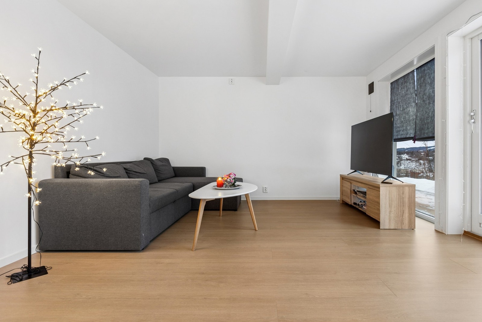 God plass til en romslig sofagruppe der hele familien kan samles. Galleribilde