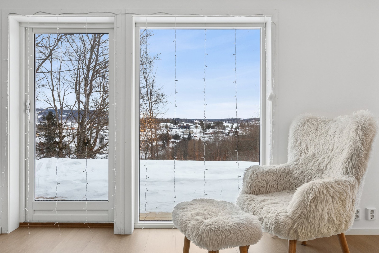 Utgang til uteområde gir en fin forlengelse av oppholdsrommet, særlig i sommerhalvåret. Galleribilde