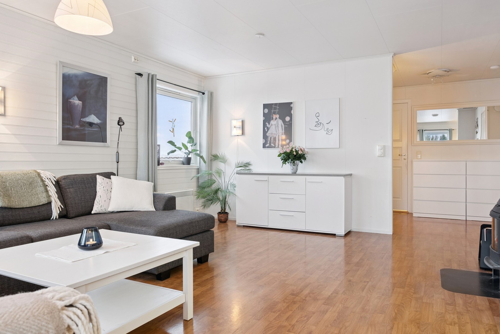 Stuen har vedfyring Galleribilde