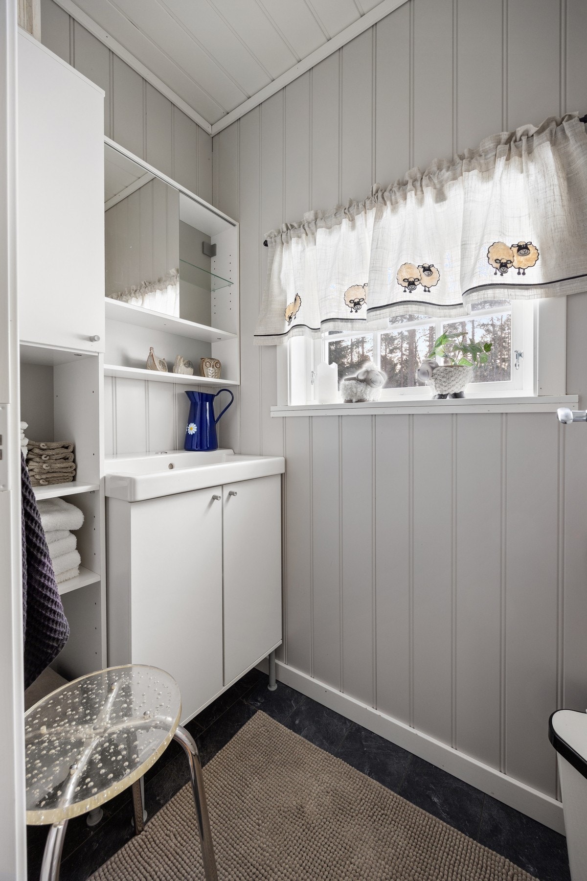 Anneks. Rom med servantskap Galleribilde