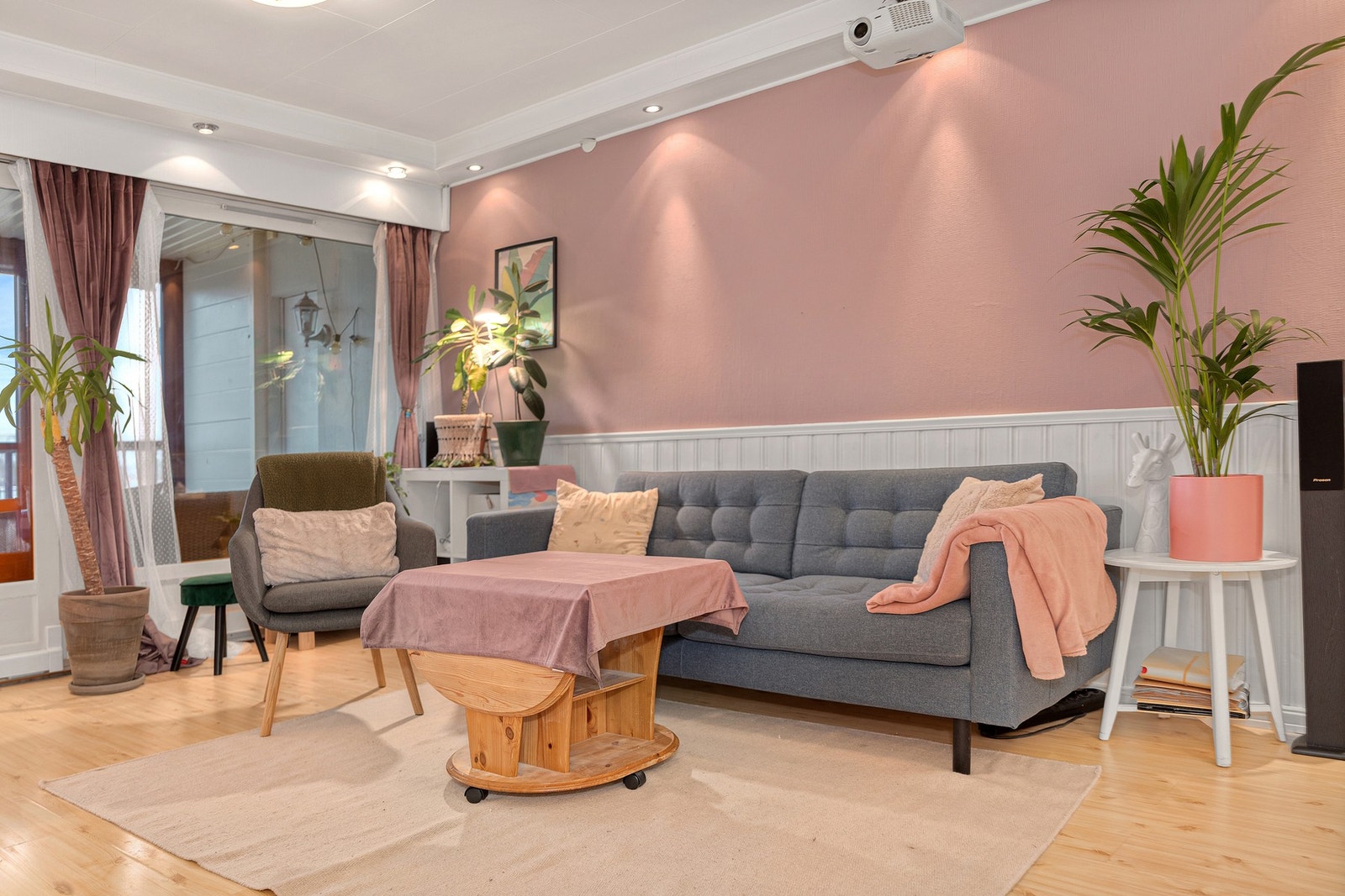 Her kan filmkvelden virkelig nytes på hjemmeversjonen av Odeon kino! Galleribilde