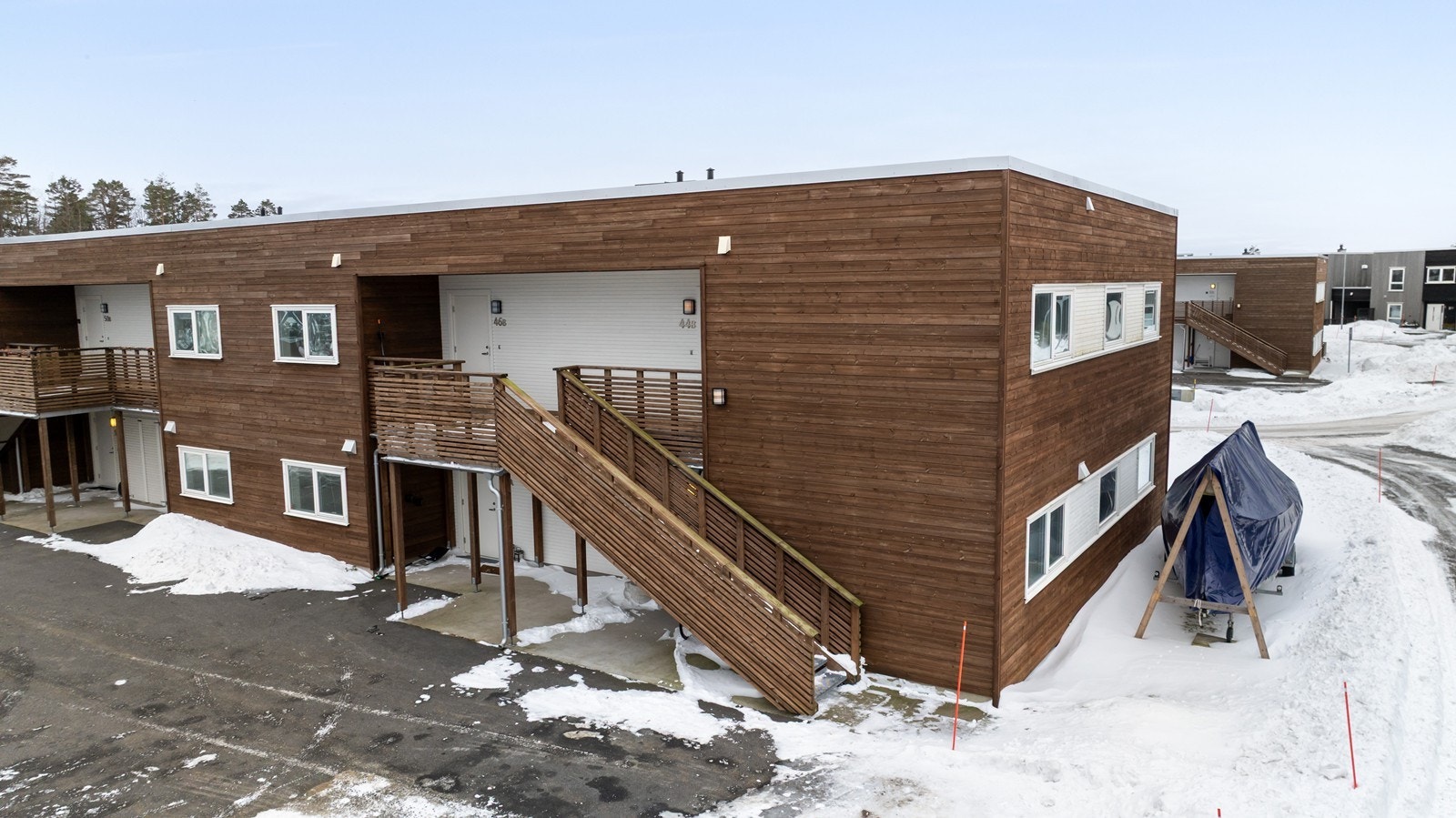 Leiligheten har adkomst fra en rolig bakgård med trappeoppgang opp til inngangspartiet. Galleribilde