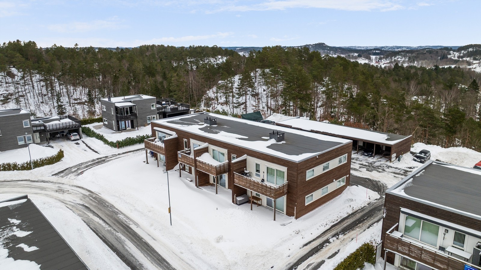 Ytterste del av gressplen er felles. Sameiet har en felles robotgressklipper. Galleribilde