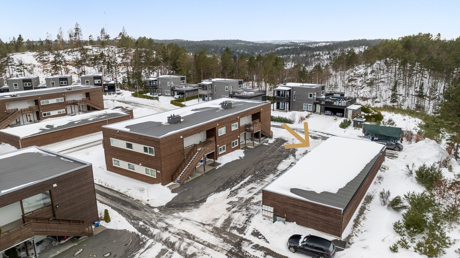 Medfølger egen carport med installert elbillader. Galleribilde