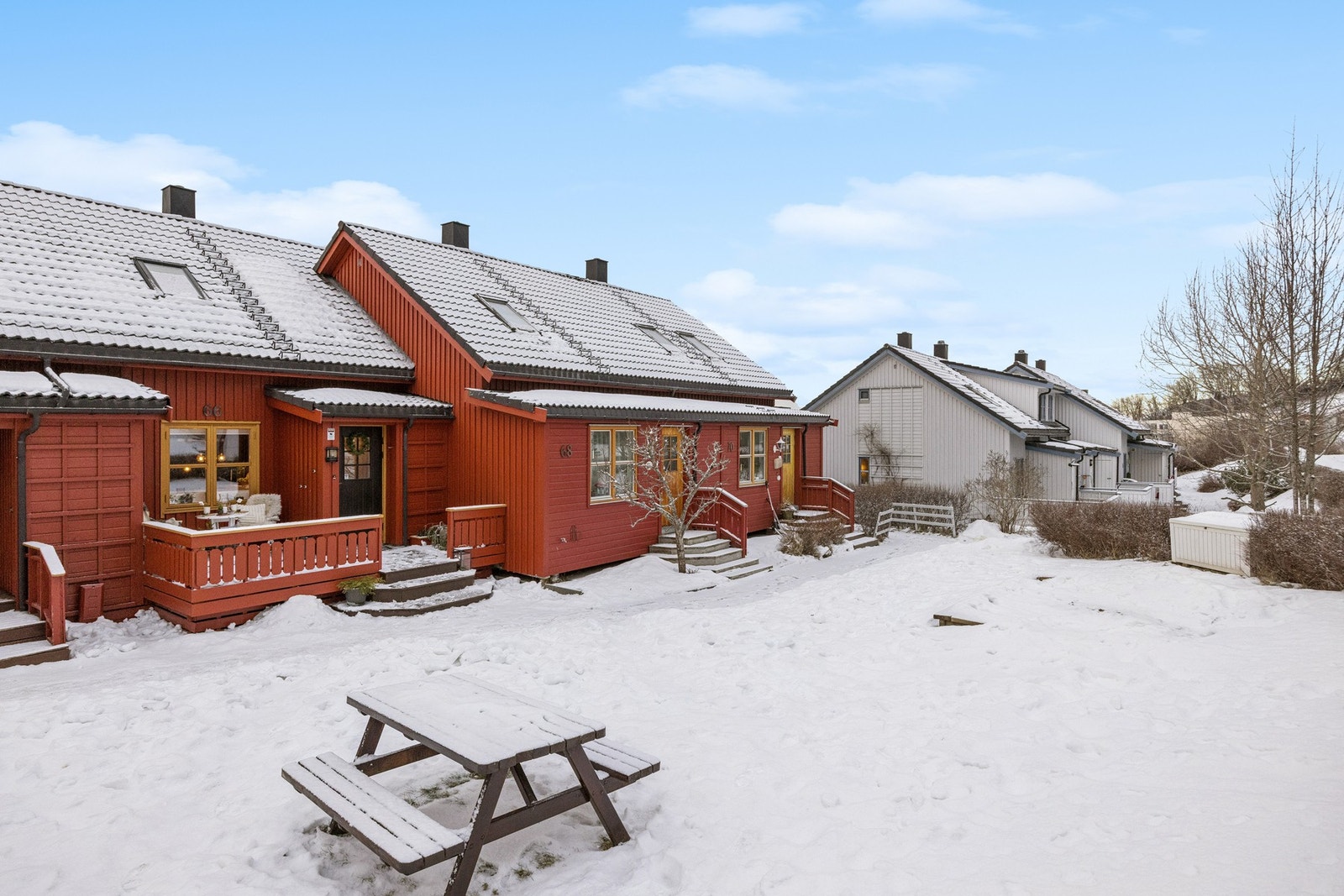 Området er svært barnevennlig med flere lekeplasser og sittegrupper. Galleribilde