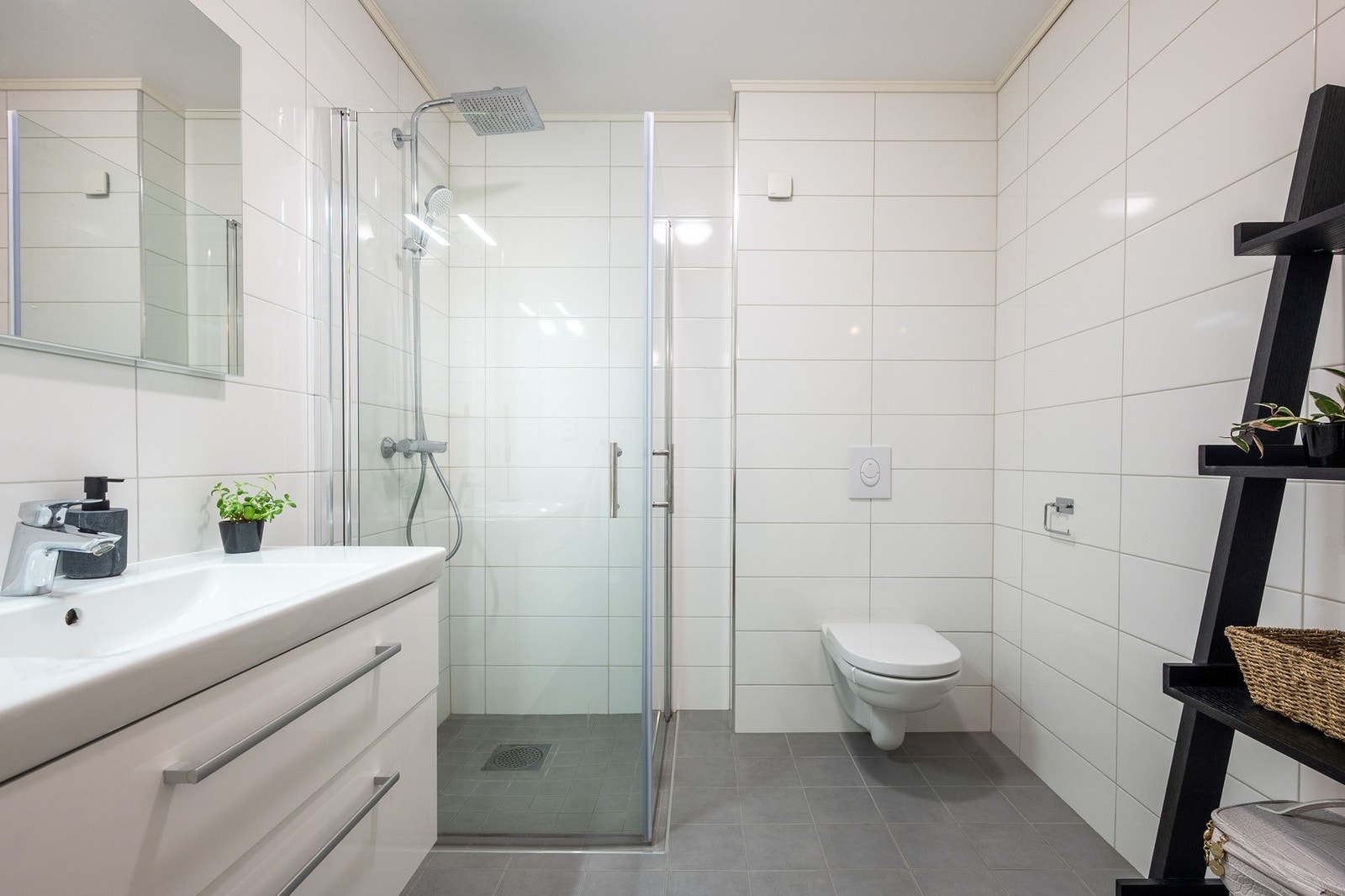 Lyst og pent bad fra byggeår - 2018 Galleribilde