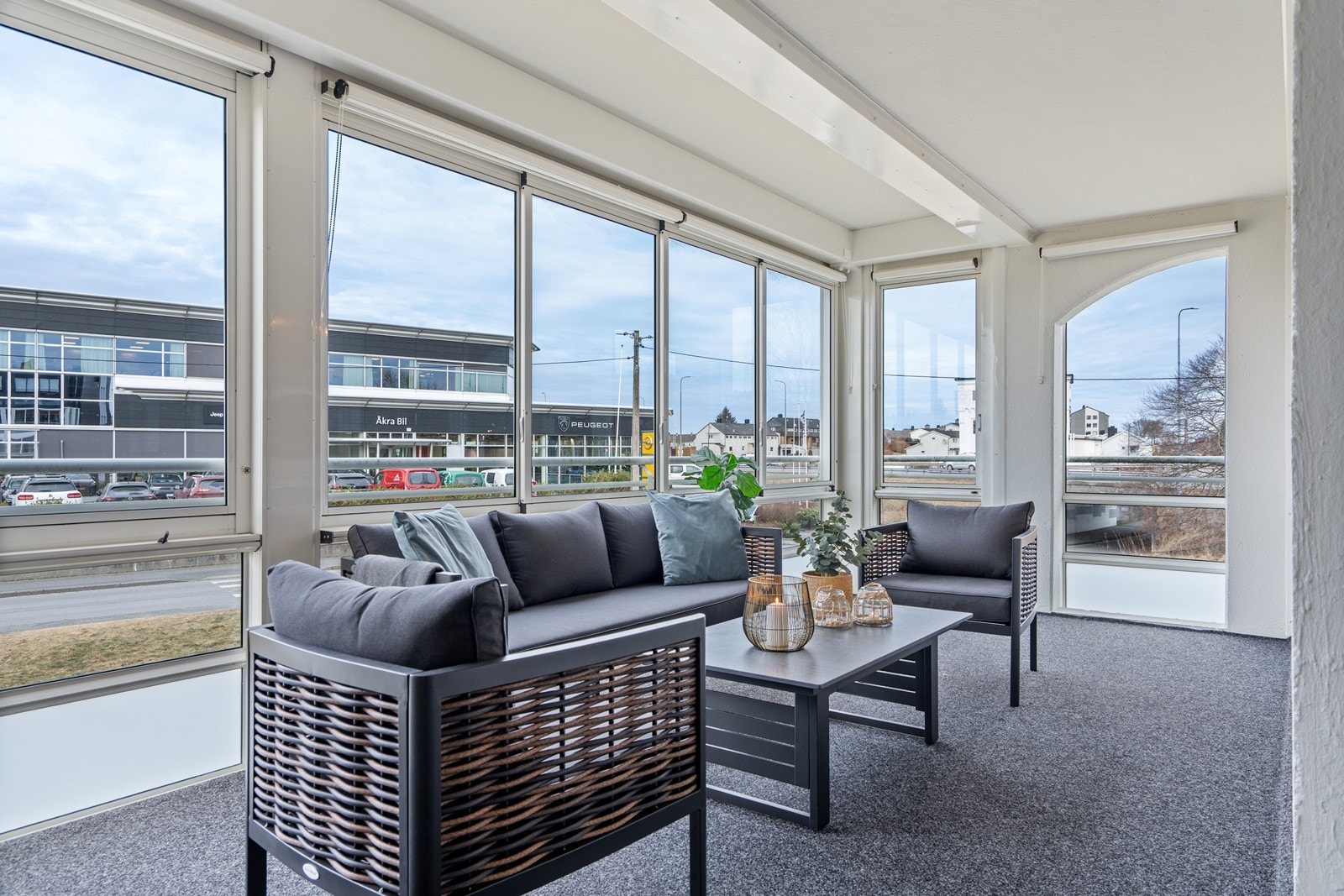 Stor sommerstue mot vest Galleribilde