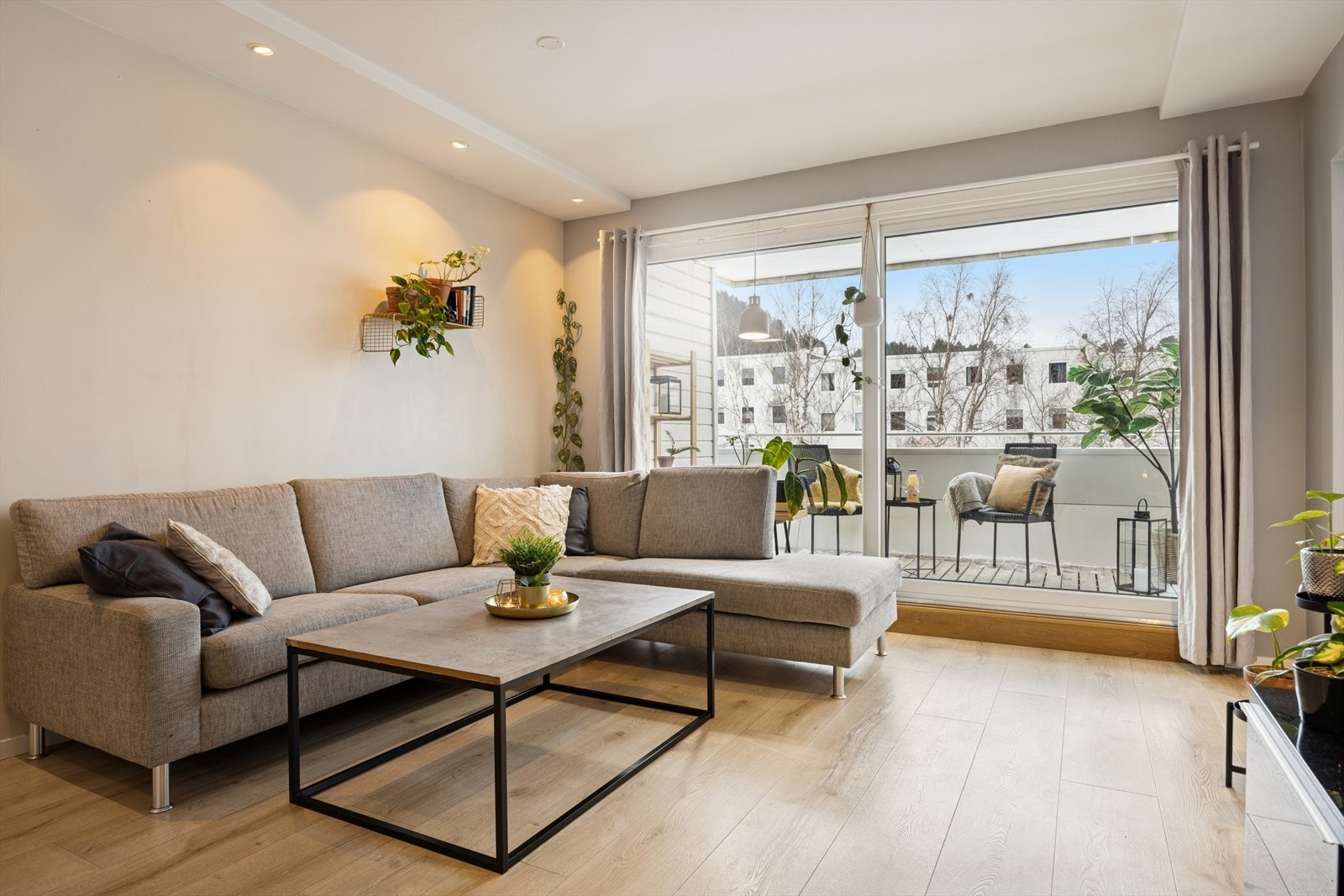 Velkommen til Havstadvegen 1E - en lekker og innbydende 4-roms på Havstad! Galleribilde