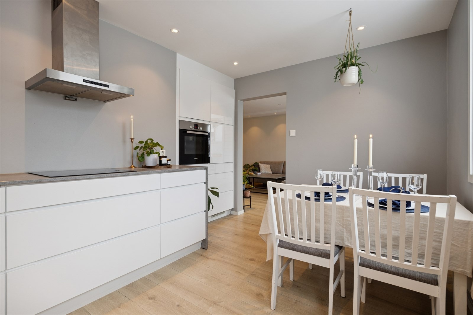 God plass til spisebord på kjøkken. Galleribilde