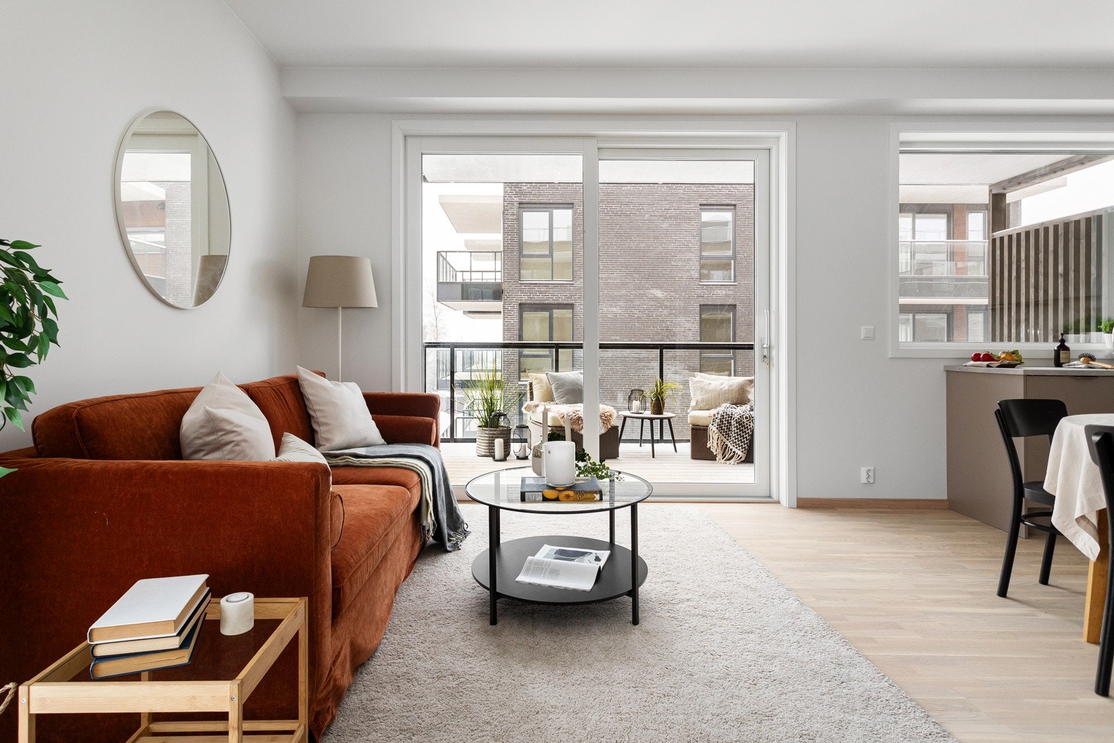 Skyvedør ut til stor sydvestvendt balkong Galleribilde