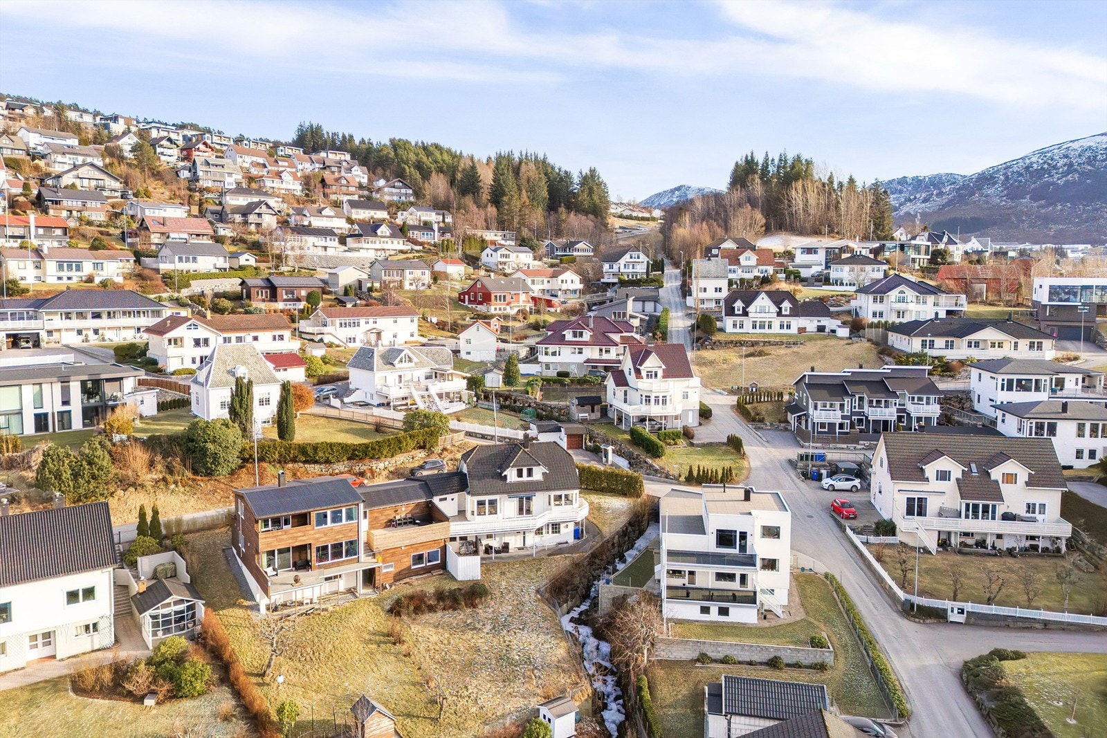 Eiendommen er beliggende i Prost Ankers gate i Ulsteinvik Galleribilde