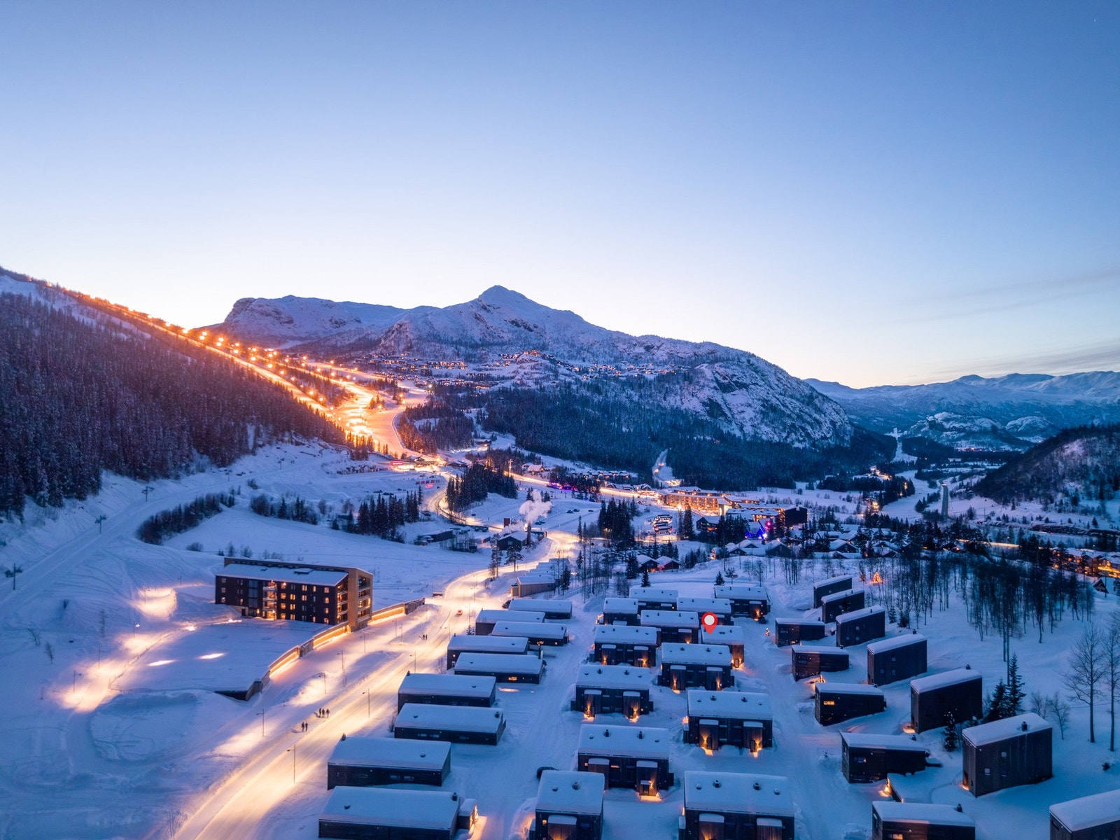 Beliggenhet i hjertet av Hemsedal med ski inn/ut og gangavstand til alle fasiliteter! Galleribilde
