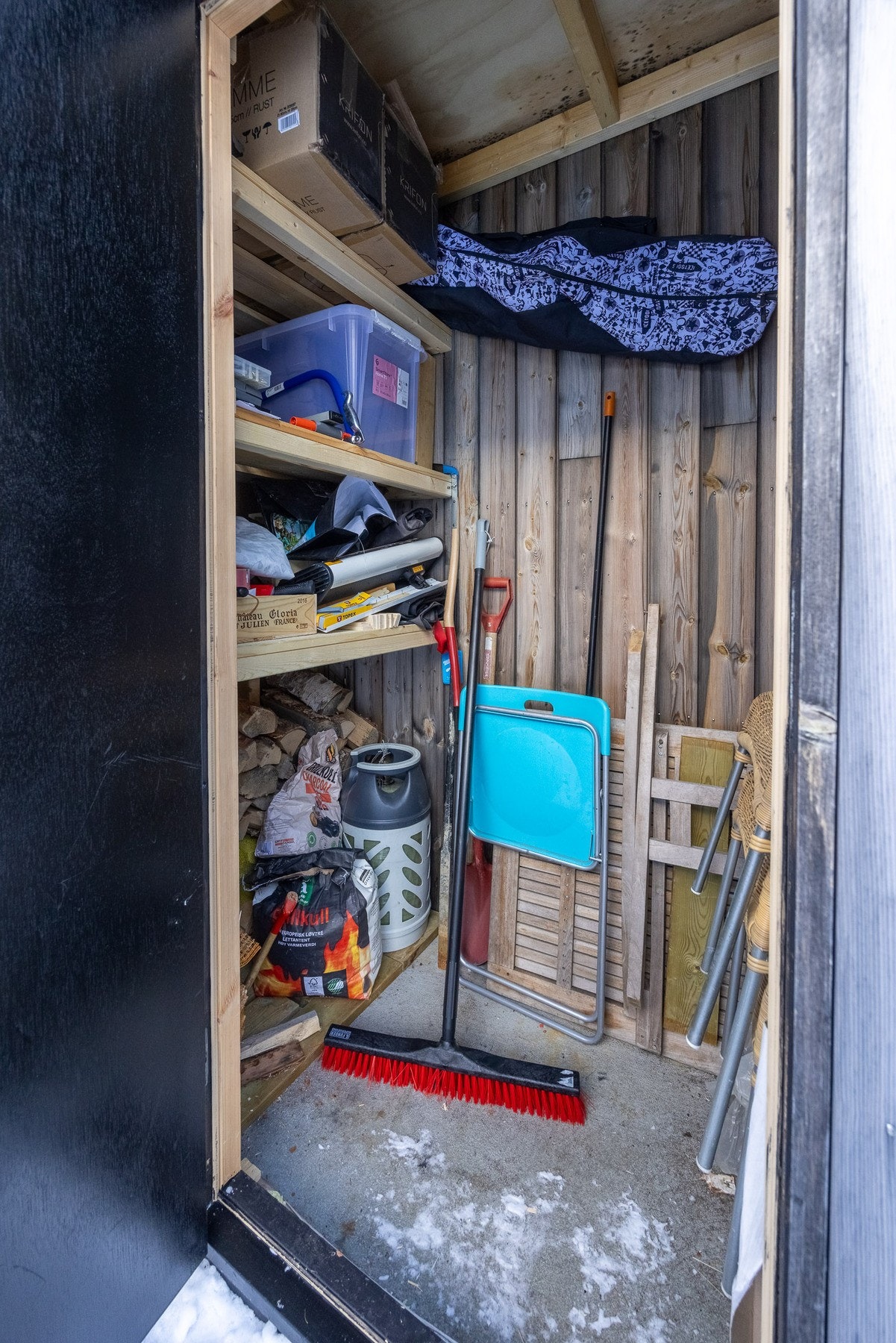 Uisolert bod på gavlvegg. Galleribilde