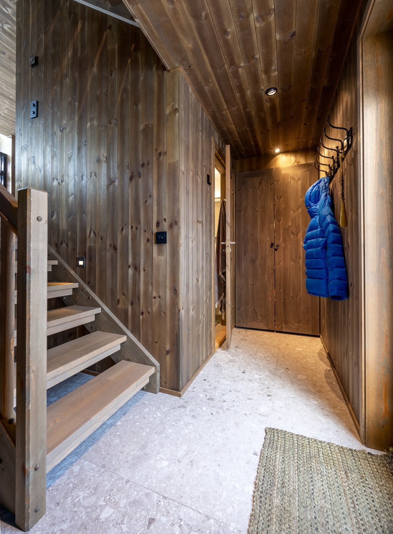 Første halvplan - gang mot baderom og garderobe. Galleribilde