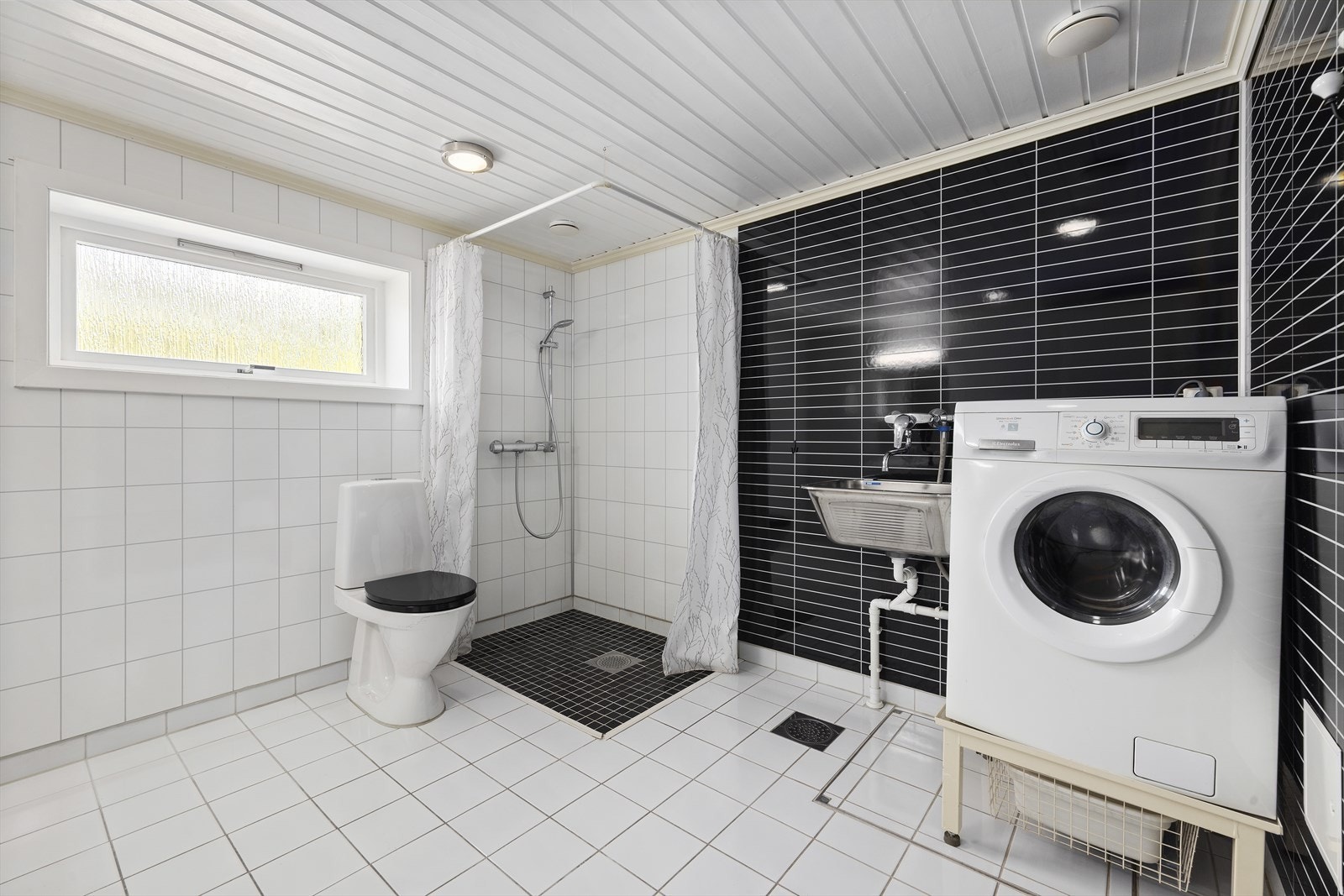 Bad med opplegg til vaskemaskin Galleribilde