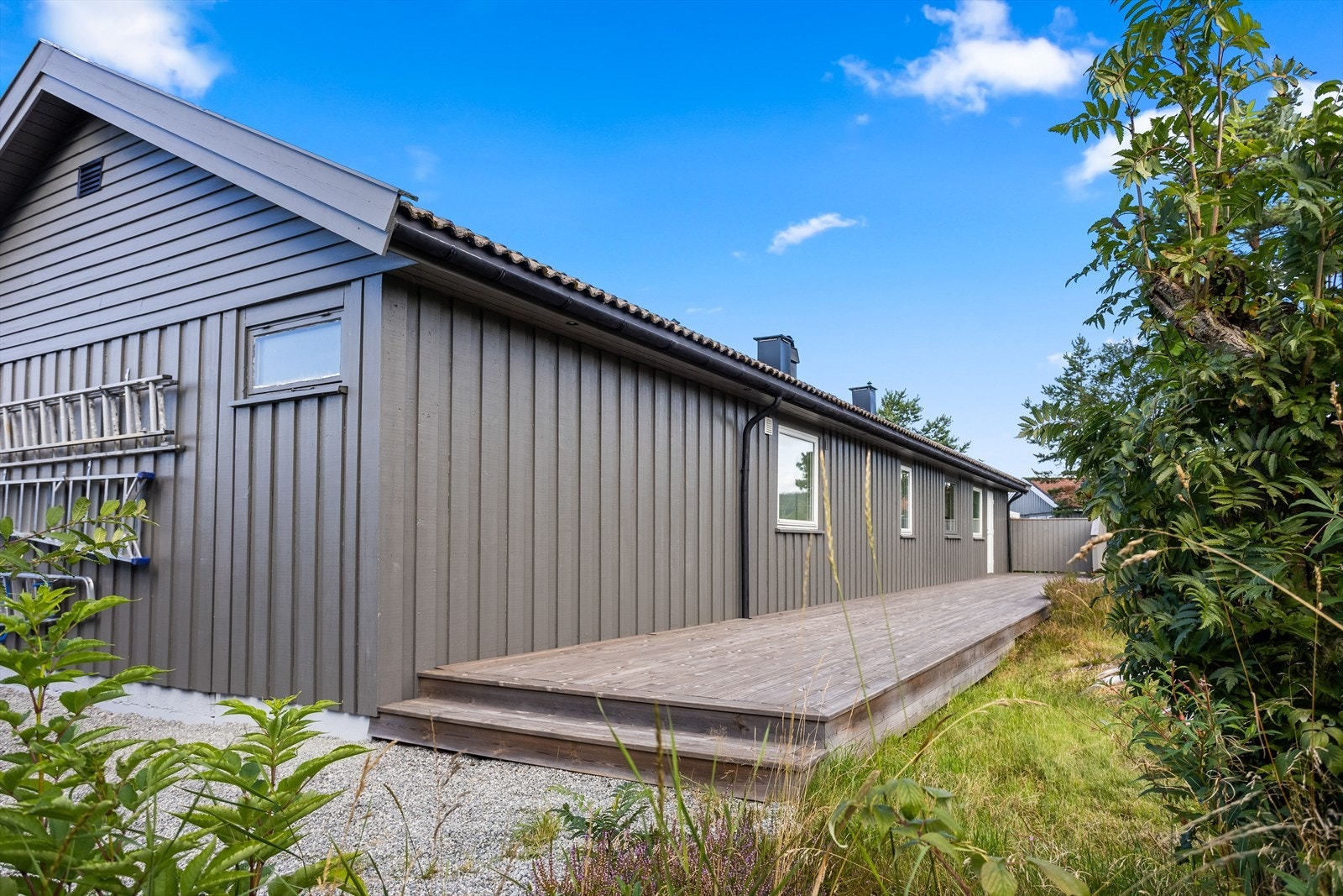 I tillegg har boligen en svært romslig, østvendt terrasse på hele 50m². Galleribilde