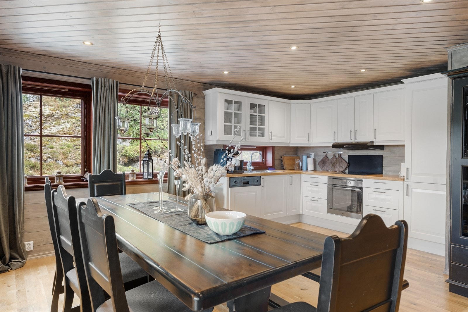 Spotlights i taket. Galleribilde