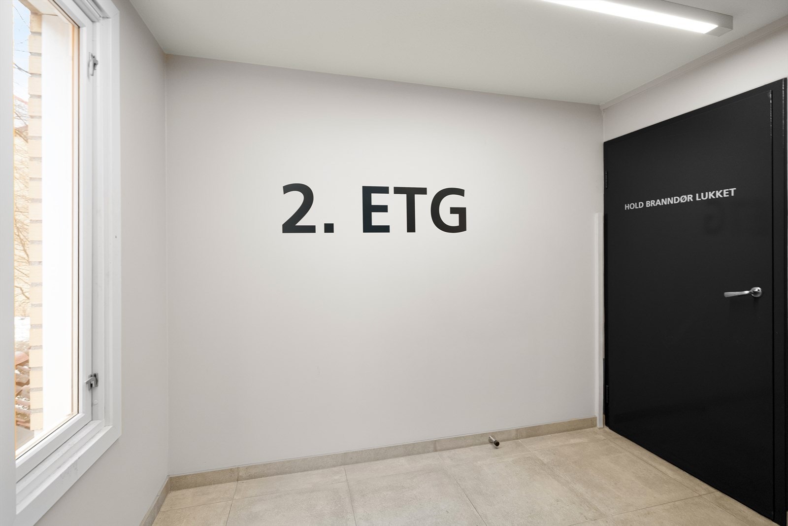 Pene og velstelte fellesarealer. Det er også heis i bygget. Galleribilde