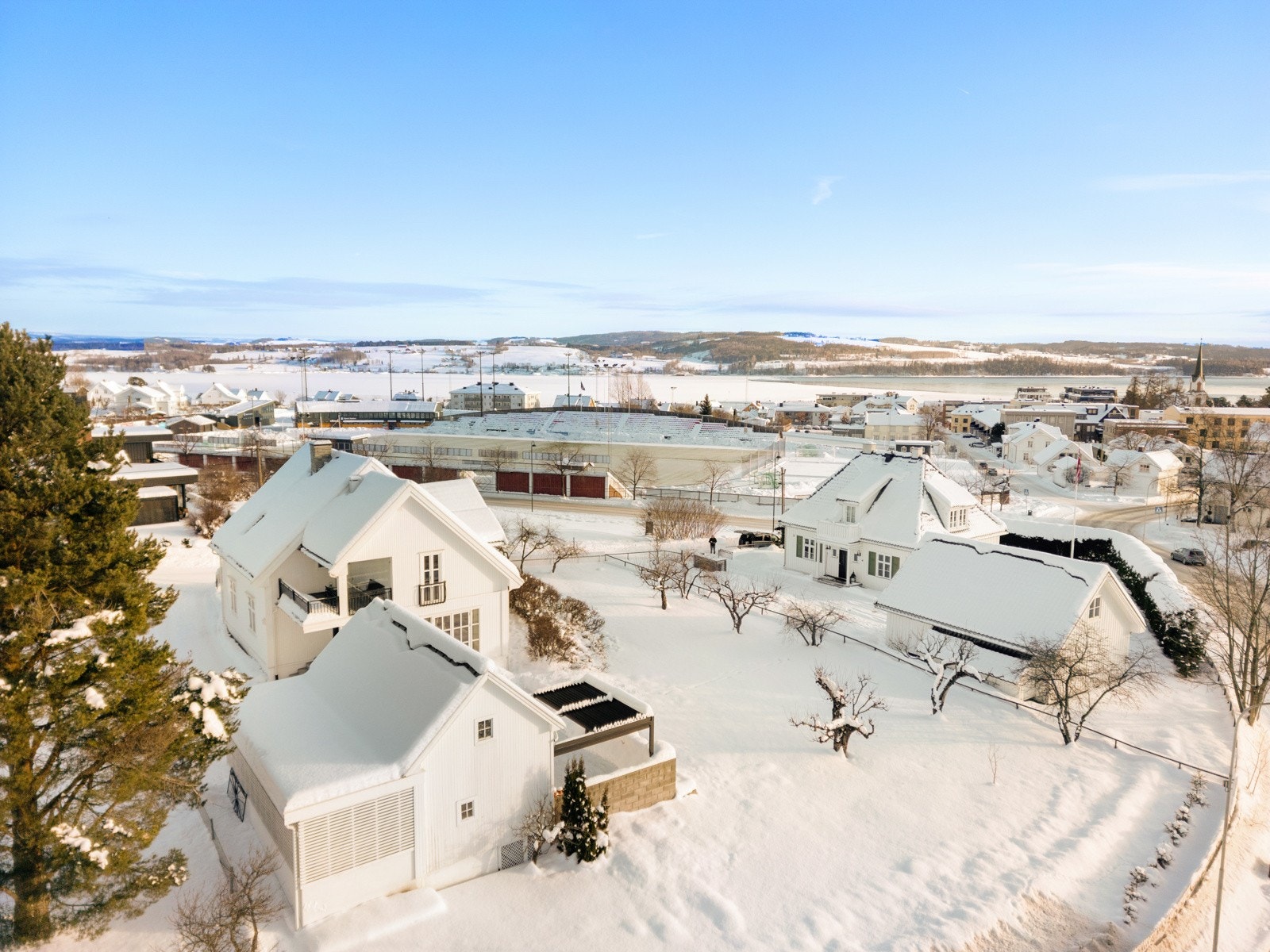 En beliggenhet som rett og slett gjør hverdagen enklere - og fritiden bedre. Galleribilde