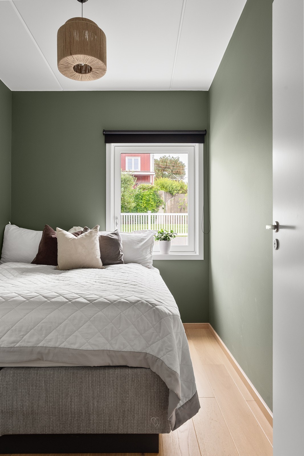 Soverom 2 har ogå god plass til stor seng Galleribilde