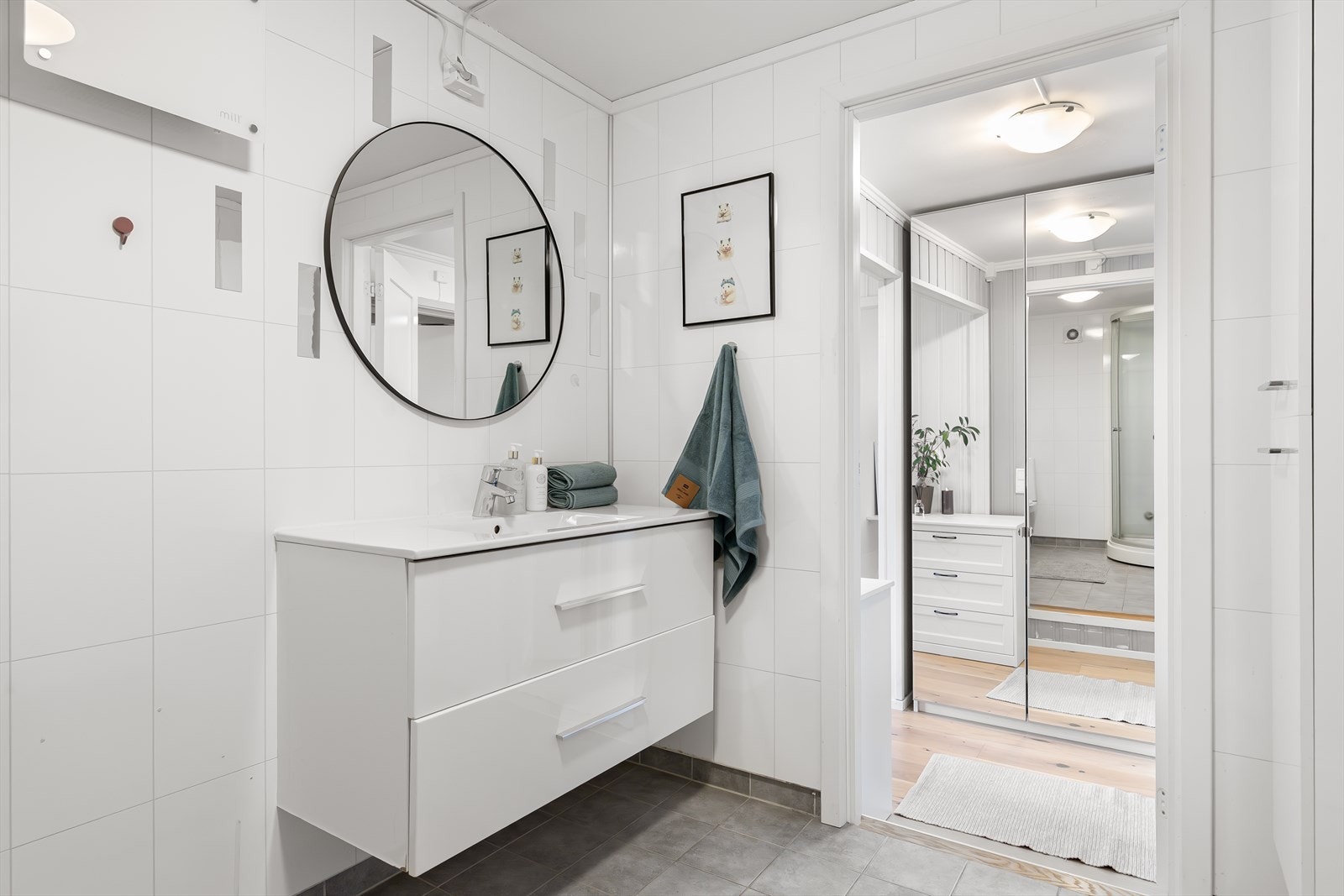 Ifølge tidligere takstrapport er det opplyst at badet ble renovert i 2014 i regi av borettslaget Galleribilde