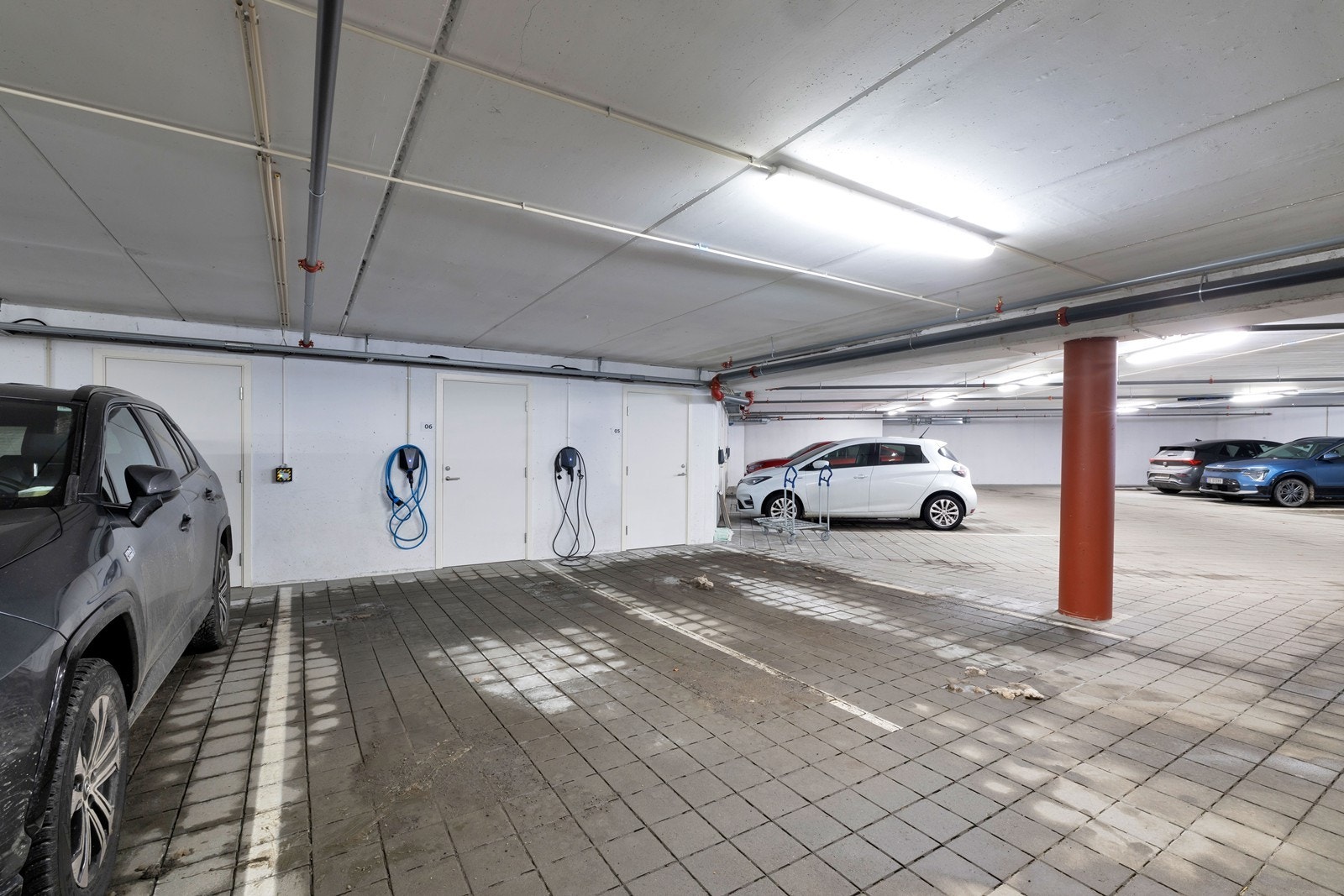 P.plass i felles garasje (el-lader). Galleribilde