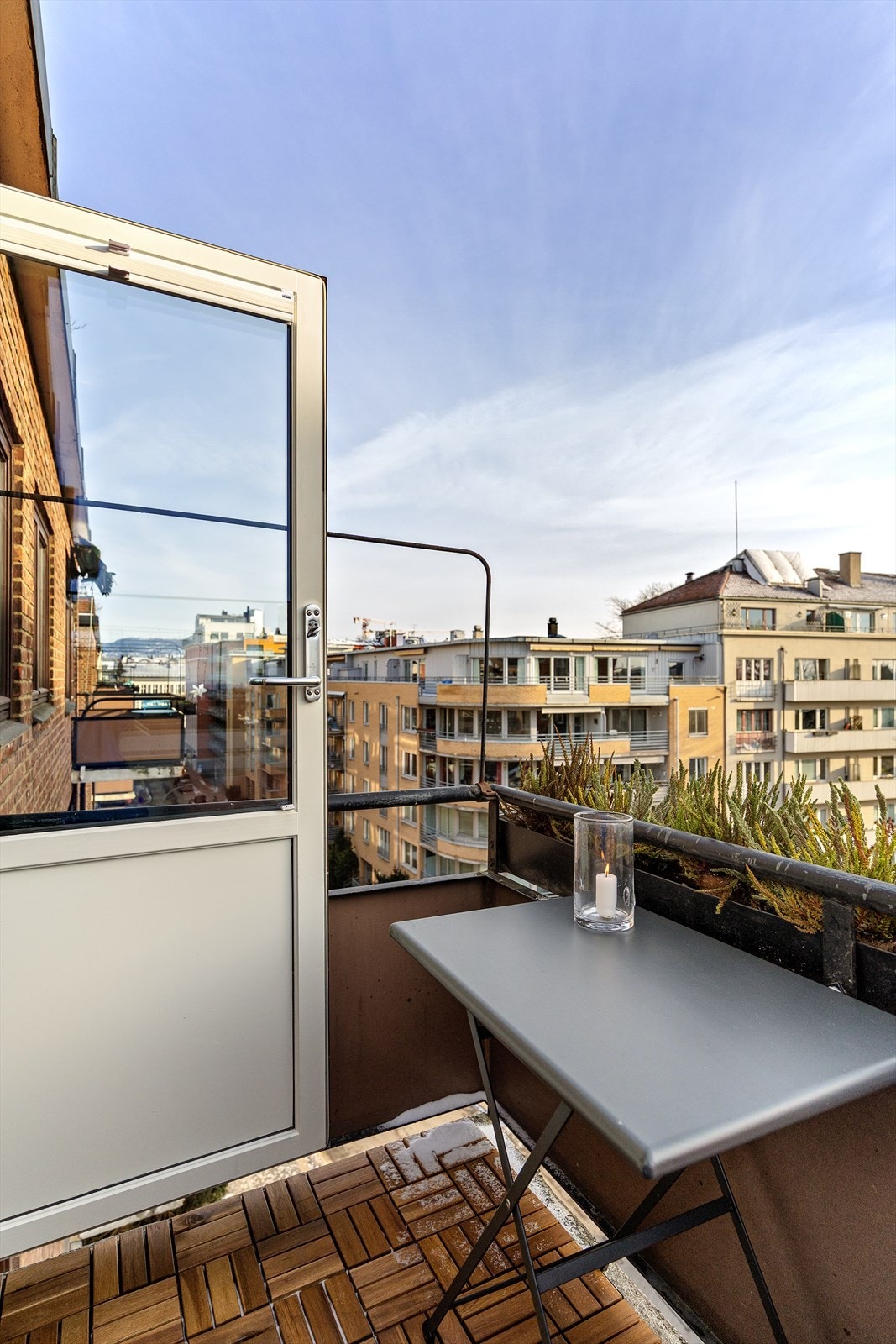 Her er det plass til et lite bord og stoler. Galleribilde