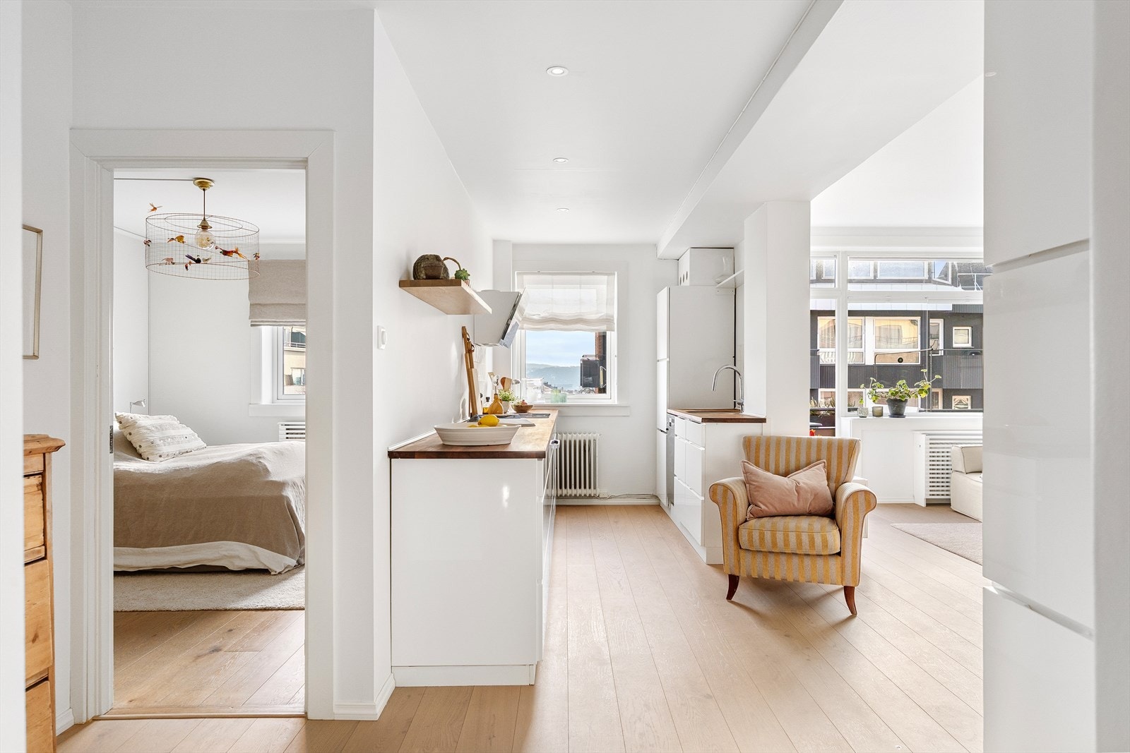 Fra kjøkkenet har du inngangen til boligens soverom. Galleribilde