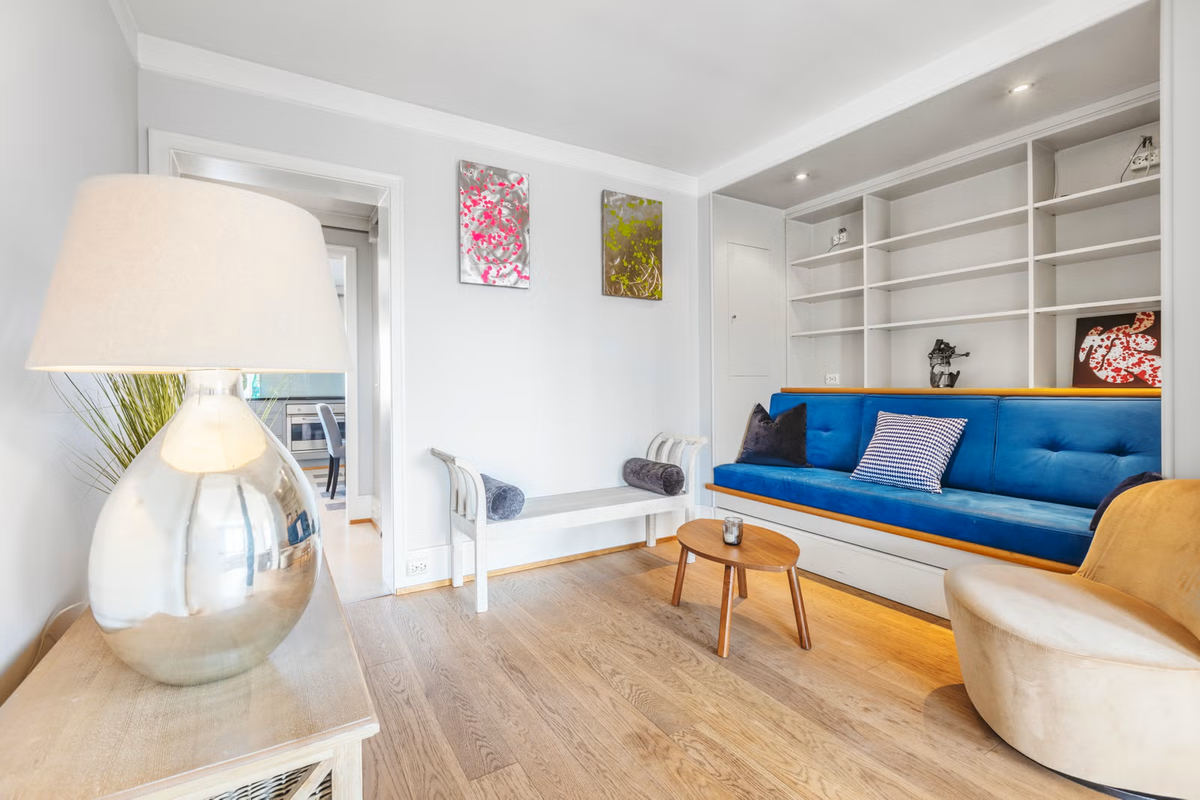 Stuen med tilhørende bibliotek Galleribilde