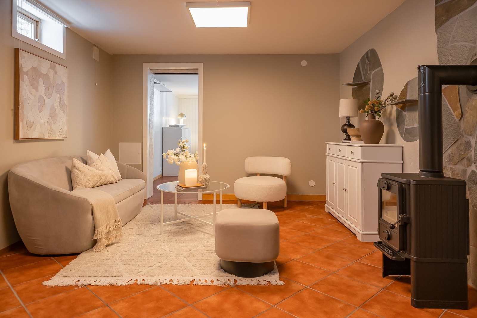 Det er ved ovn i alle etasjer i boligen. Galleribilde