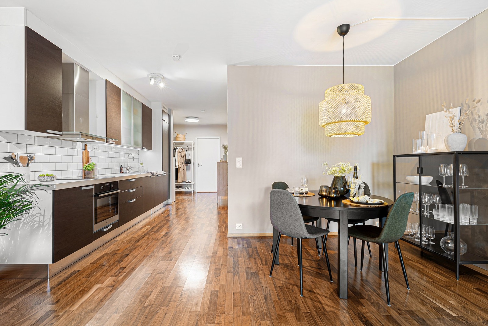 Gjennomgående parkettgulv på alle gulv Galleribilde