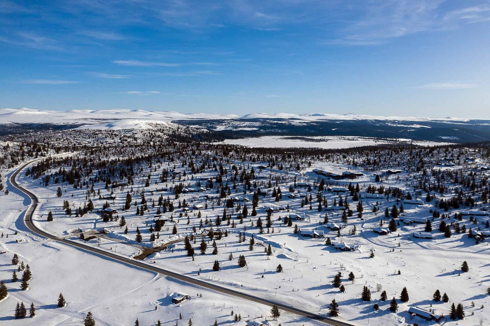 Dronefoto over tomtene mot øst Galleribilde