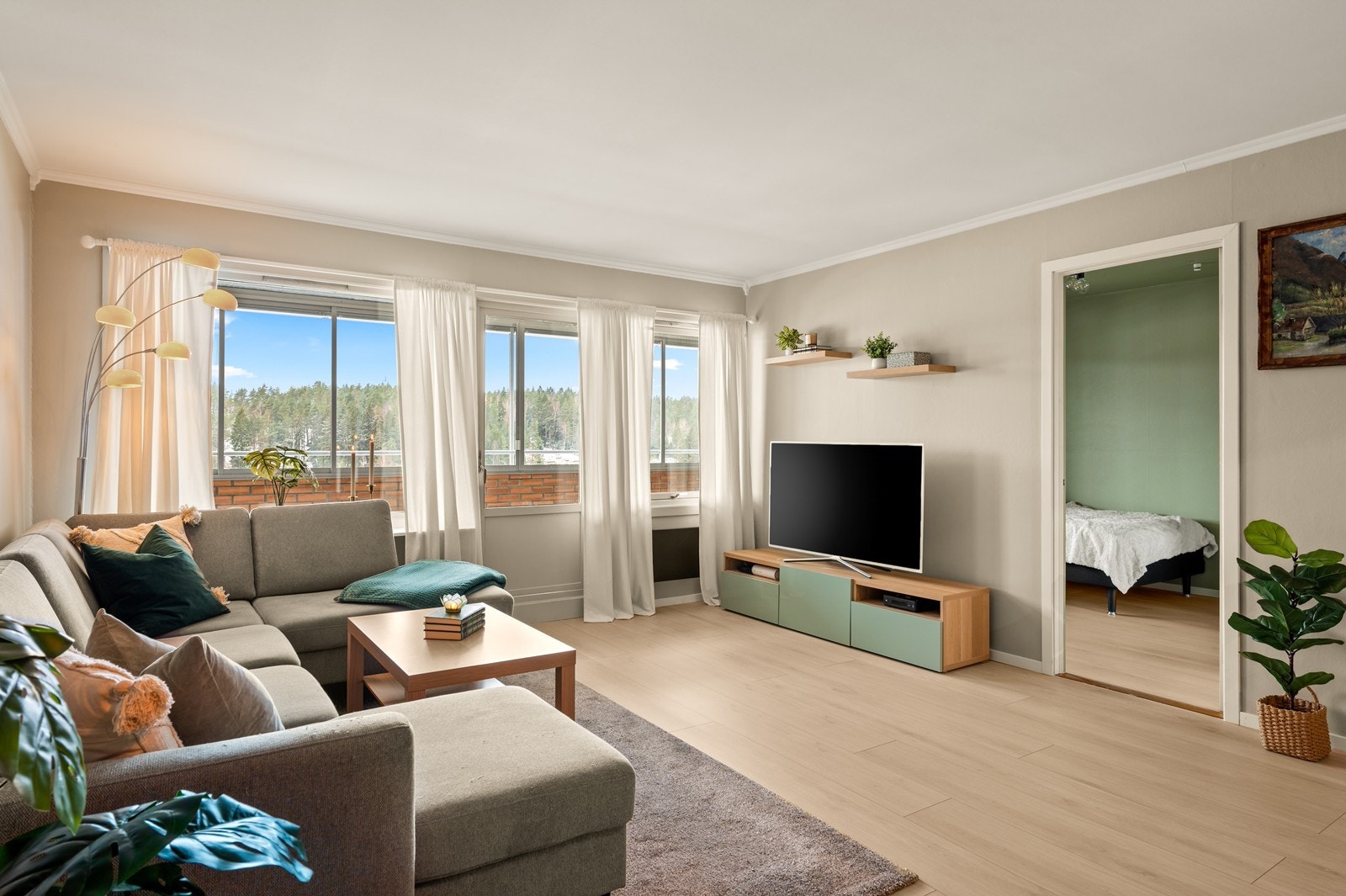 Vegger med malt tapet gir et lyst og nøytralt utgangspunkt for personlig innredning. Galleribilde