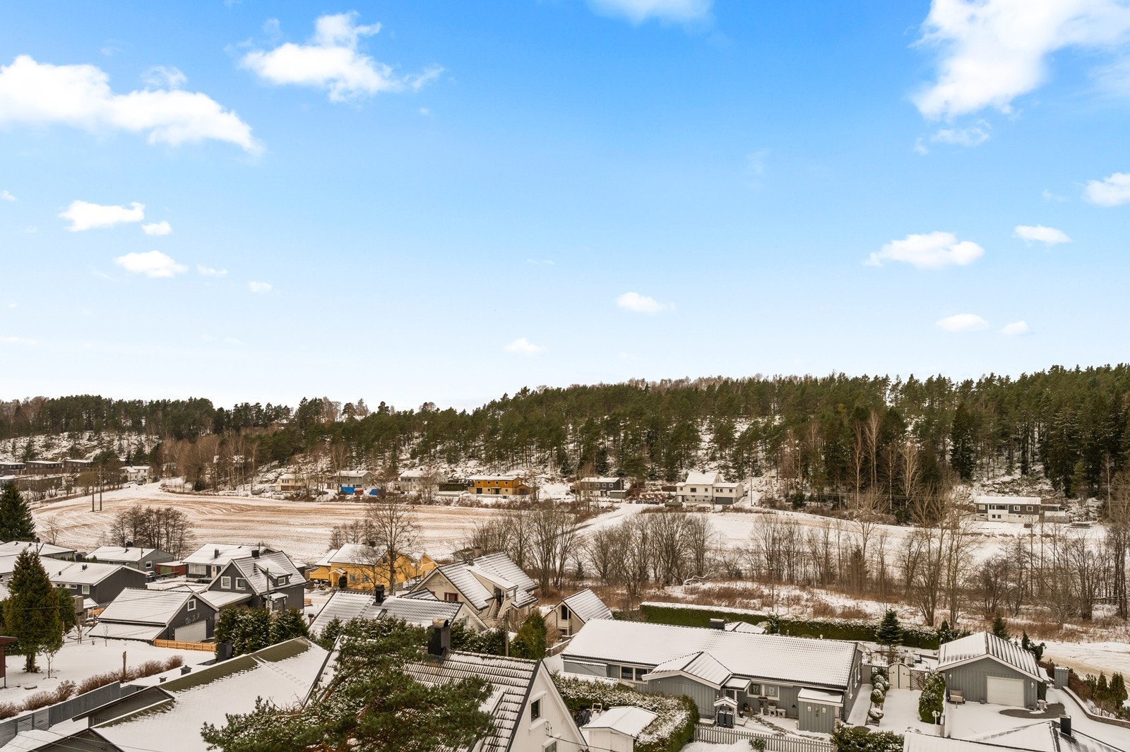 Fra leiligheten er det nærhet til skog og mark, med gode turmuligheter i nærområdet. Galleribilde