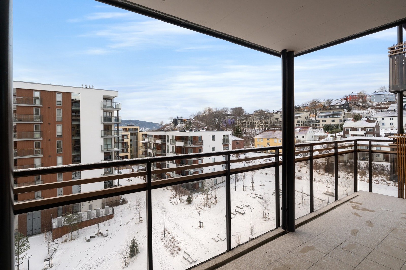 Blokkens attraktive beliggenhet gir en åpen og luftig utsikt, samtidig som du får minimalt med innsyn. Galleribilde