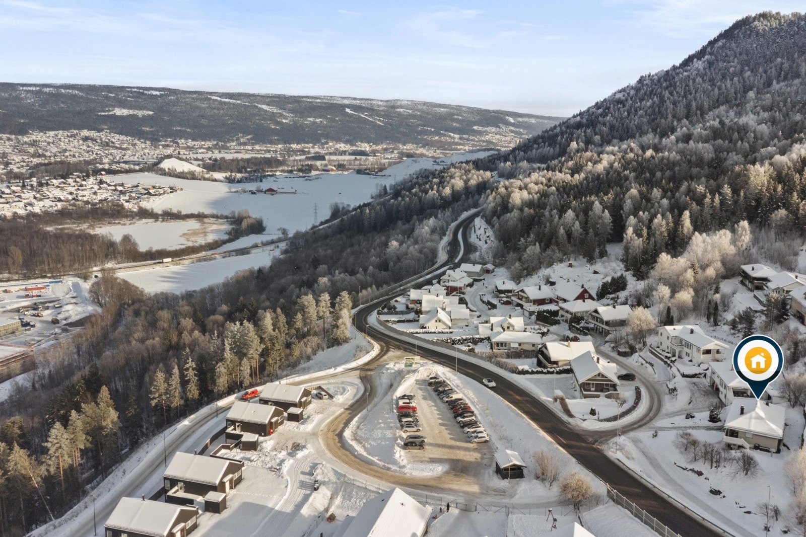 Boligen har en flott beliggenhet i et etablert boligområdet i Åsen, Mjøndalen. Galleribilde