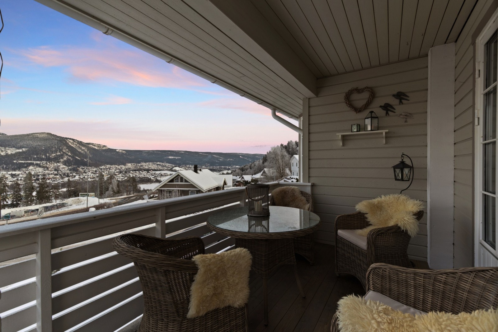 Her er det plass til en trivelig sittegruppe med utsikt. Galleribilde