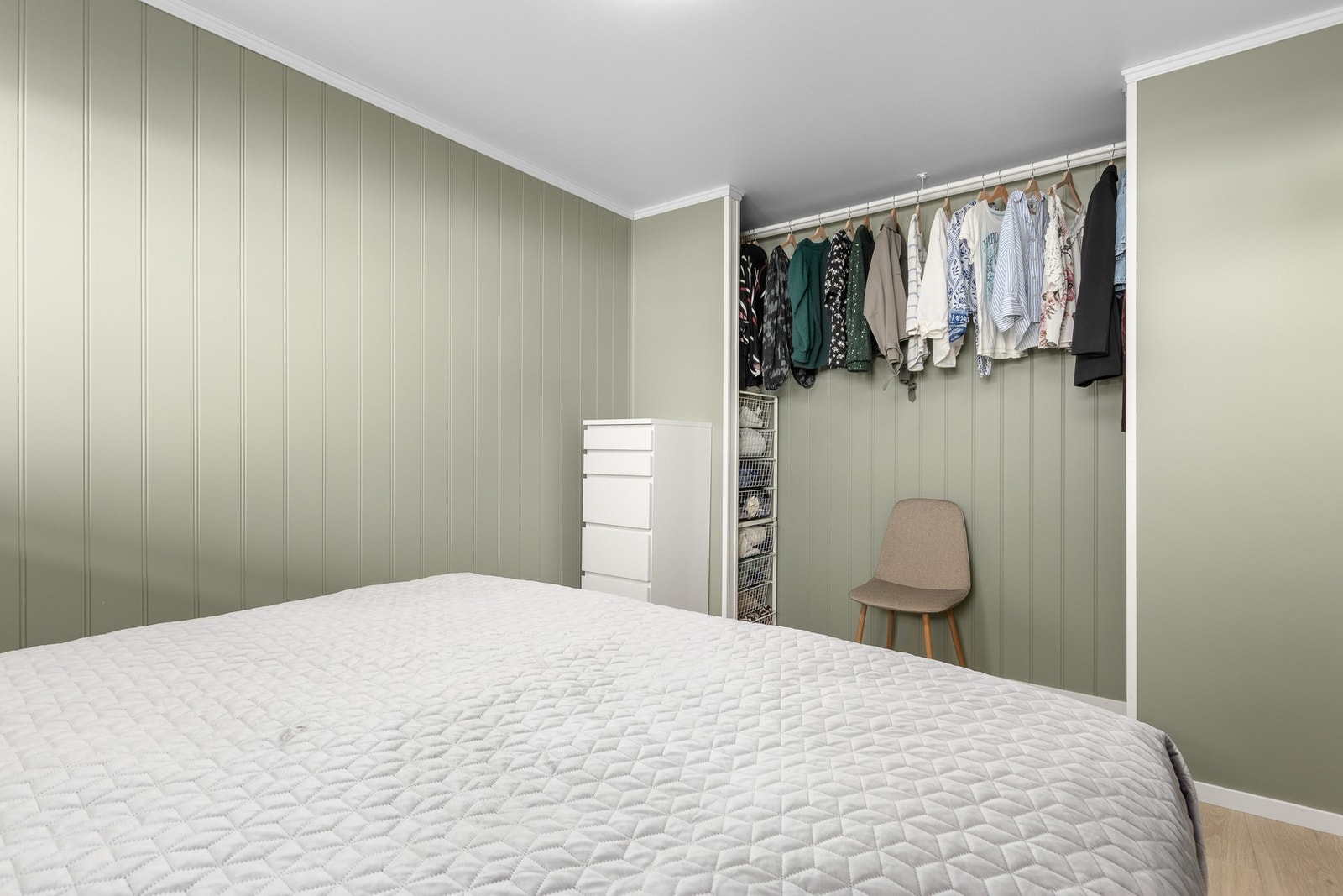 Romslig garderobe løsning Galleribilde