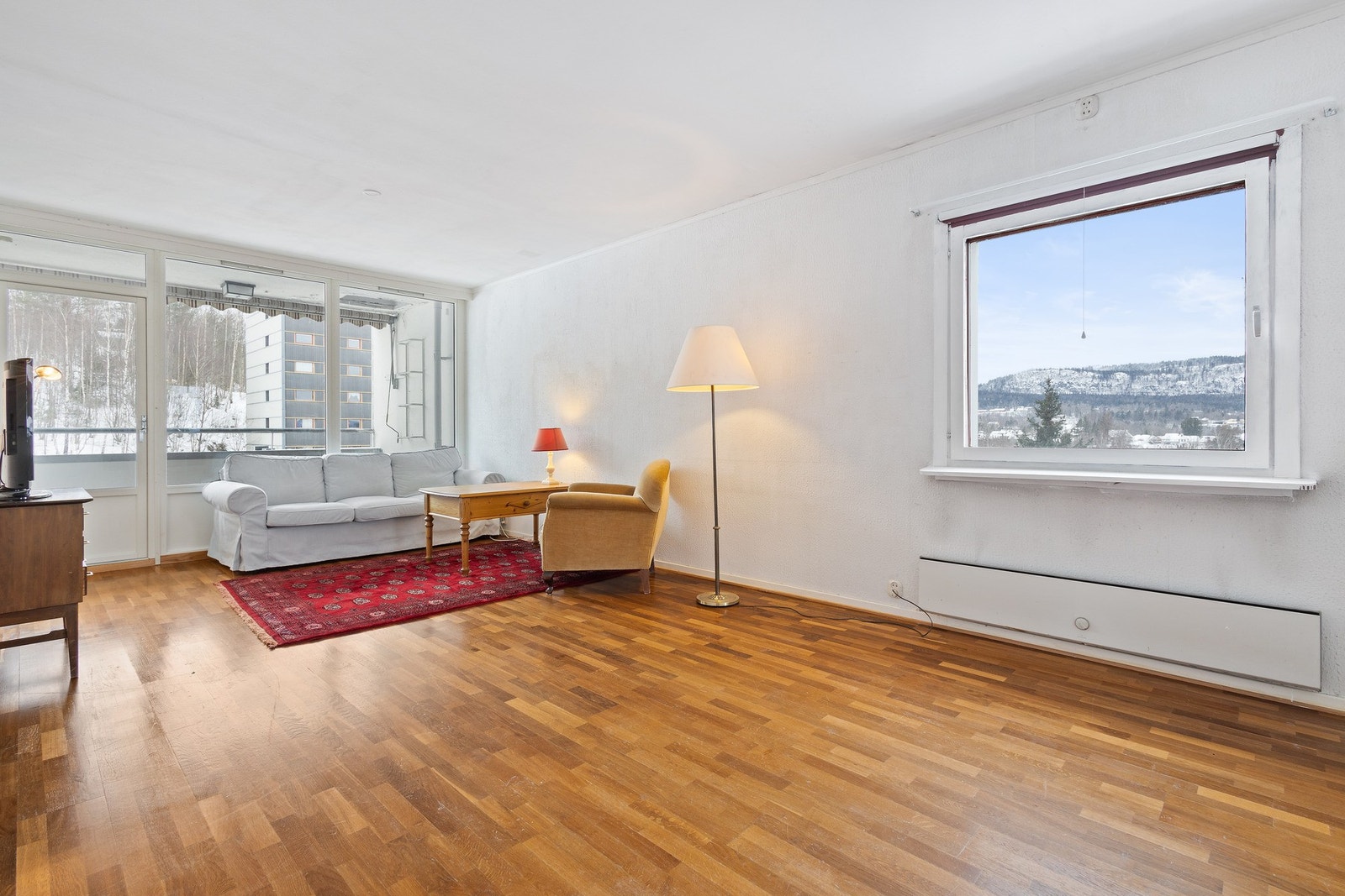 Lys og fin stue. Endeleilighet gir ekstra lysinnslipp. Galleribilde