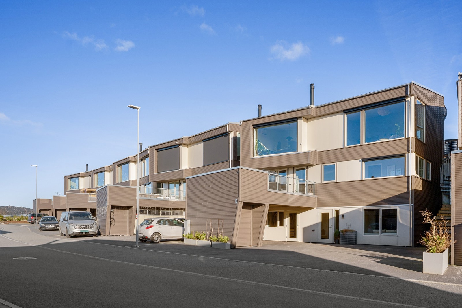 Fasade Kråberget 10 med romslig gårdsrom Galleribilde