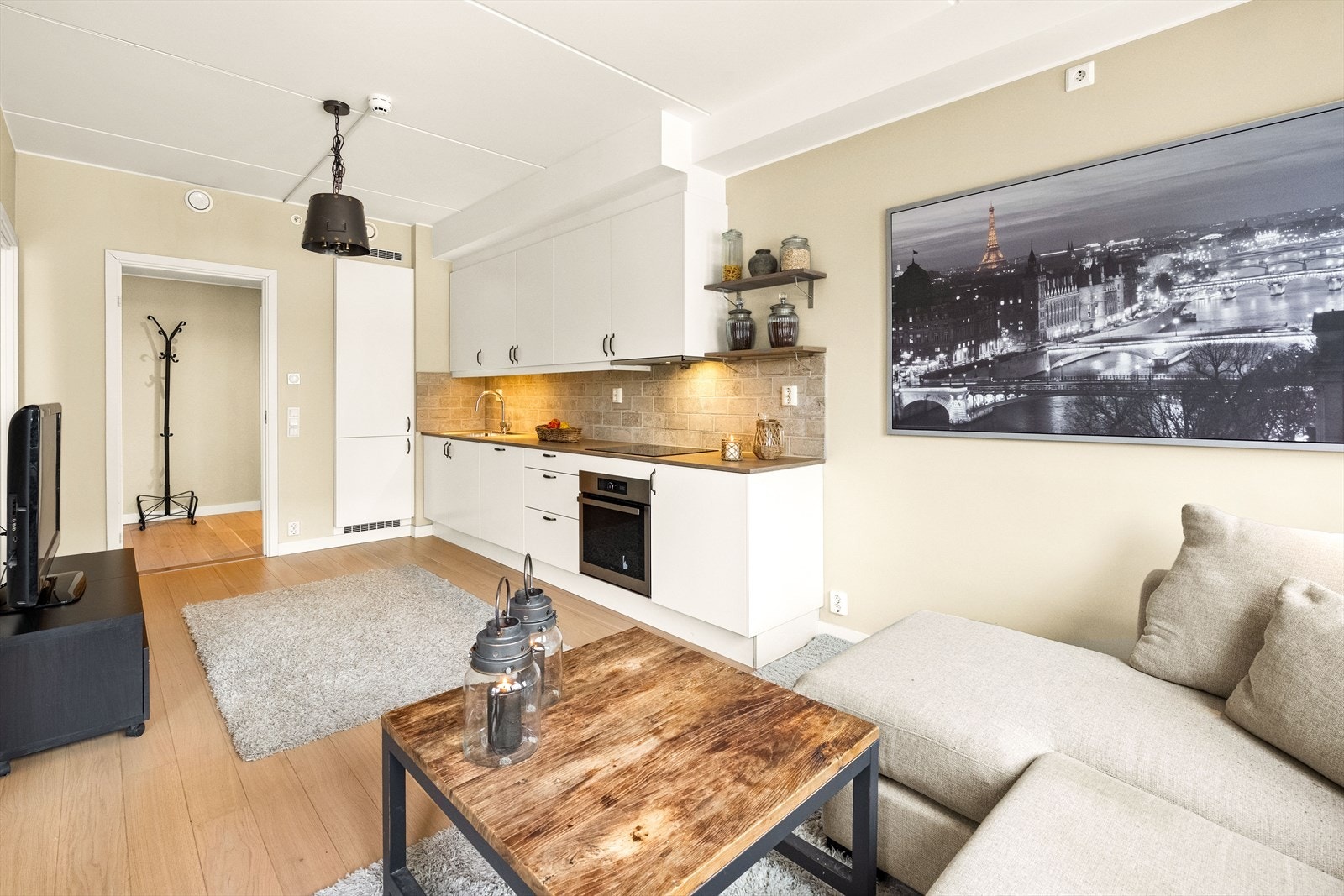 Tiltalende og moderne 2-roms selveierleilighet med sydvendt veranda. Galleribilde