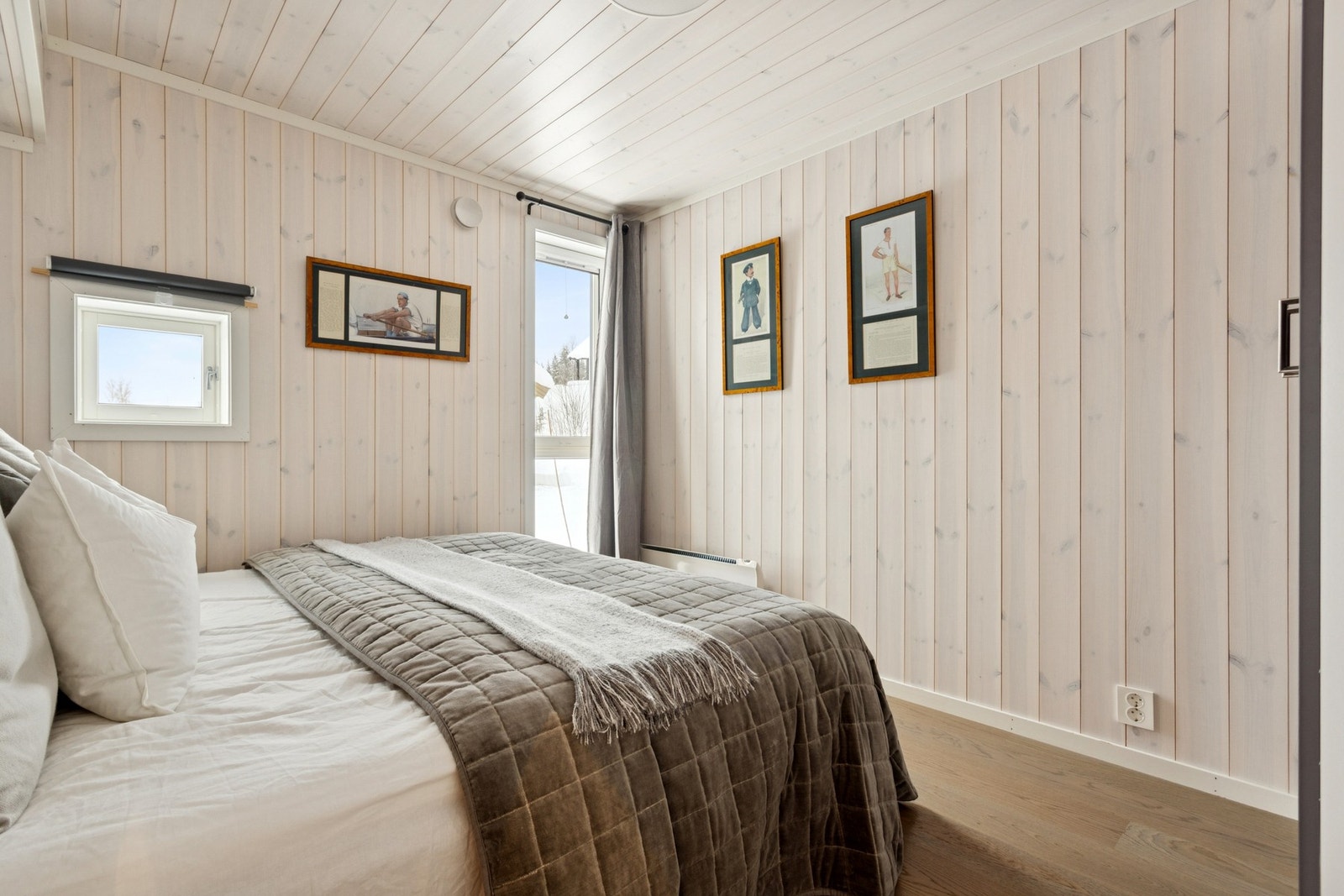 To av soverommene har god plass til dobbeltseng og tilhørende møblement. Galleribilde