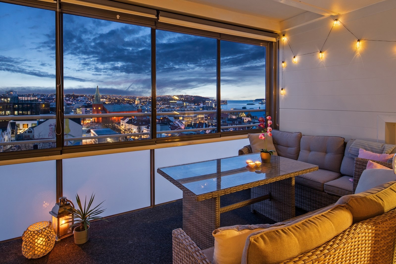 Leiligheten ligger i 5.etg i boligblokk i Pedersgata med nydelig utsikt Galleribilde