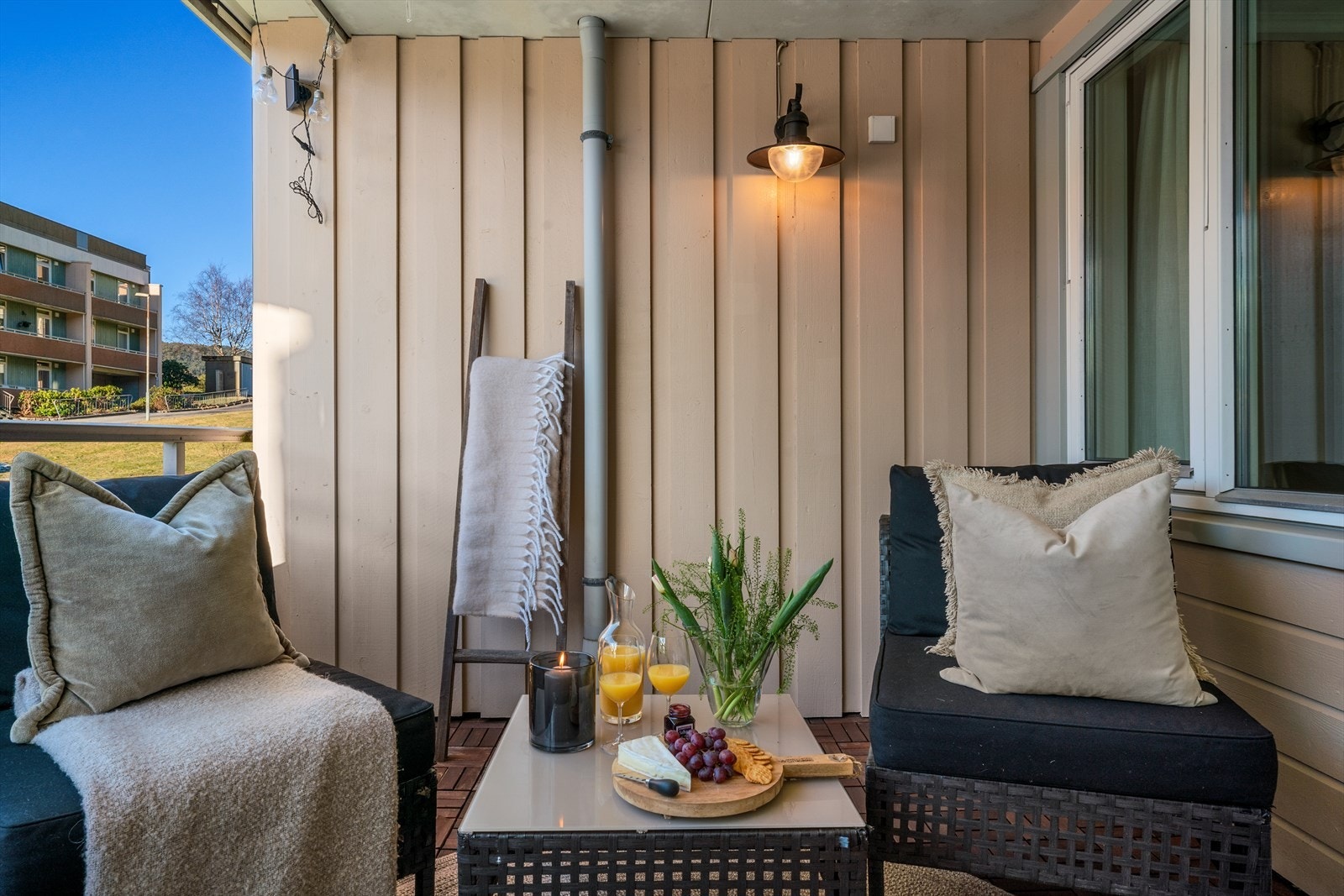 - Leiligheten kan skilte med to balkonger, hvorav denne har adkomst fra stuen og måler 8 m² - Galleribilde