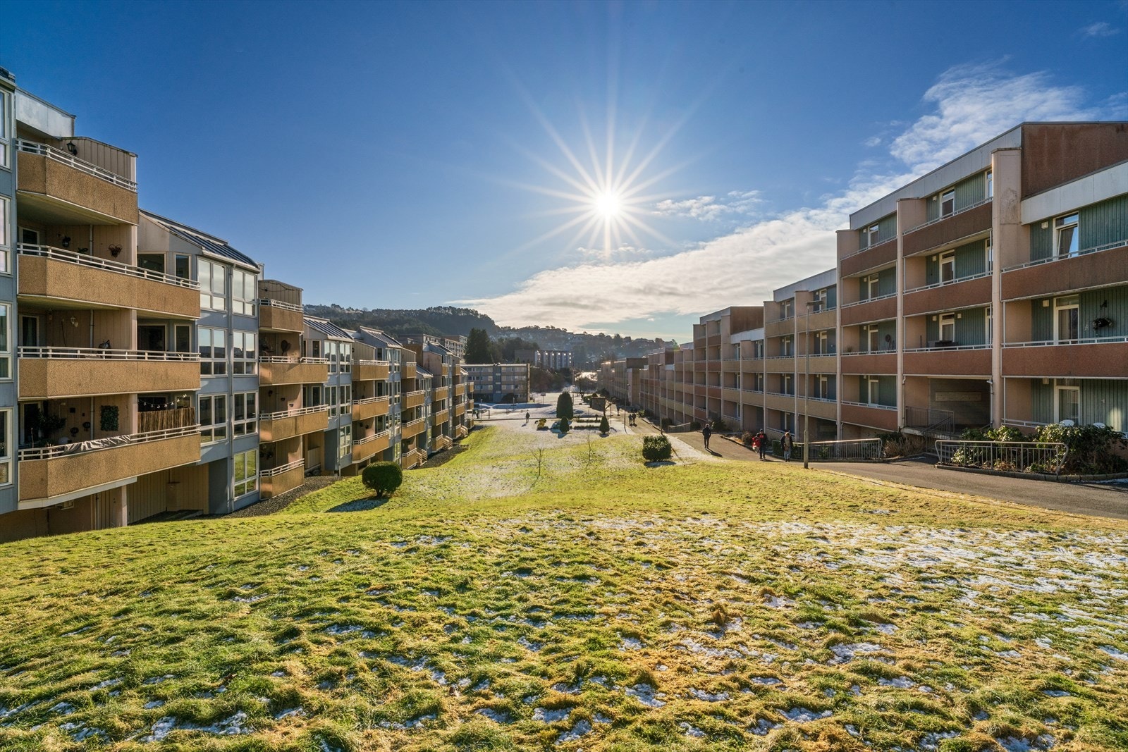 - Borettslaget har pent opparbeidede fellesarealer til glede for store og små - Galleribilde