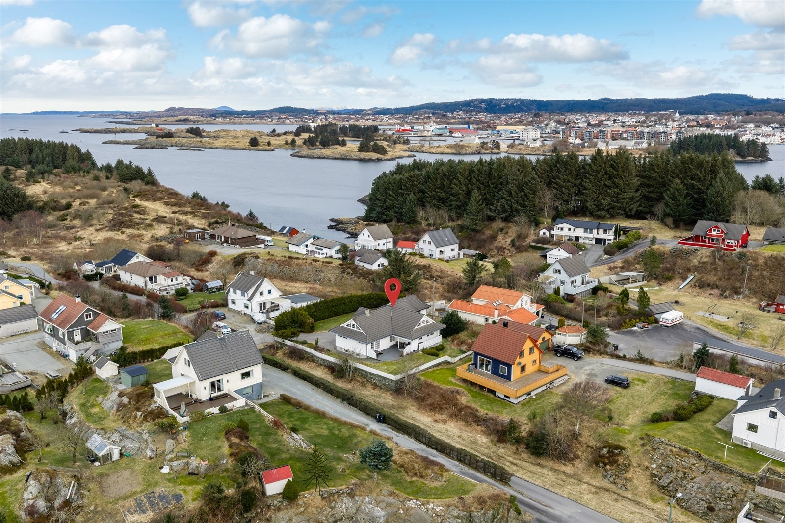 Eiendomsmegler1 v/Morten Karlsen presenterer Skutevikvegen 5 - Foto: Vestbris Galleribilde